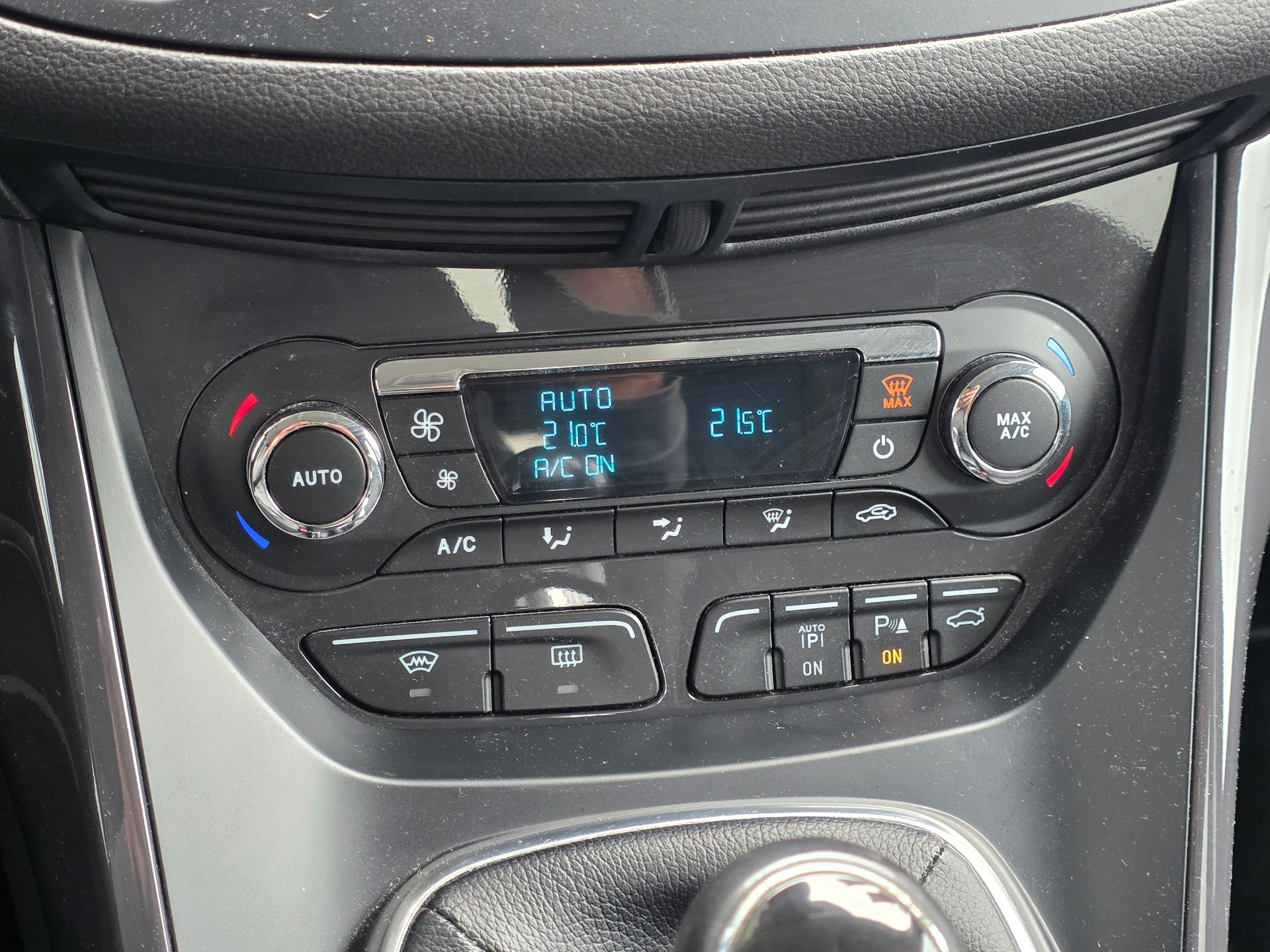 FORD Kuga 2.0 TDCi Titanium 4WD-image-18