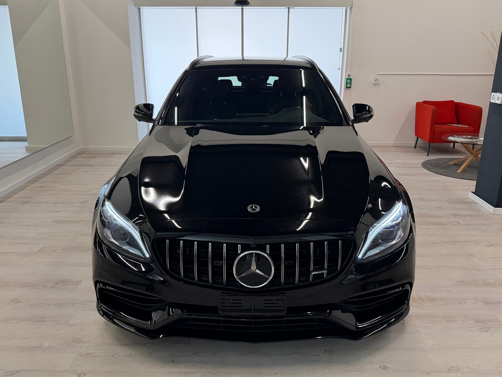 MERCEDES-BENZ C 63 S AMG-showroom-element-2