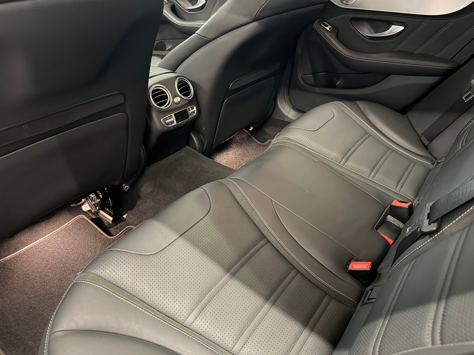 MERCEDES-BENZ C 63 S AMG-image-29