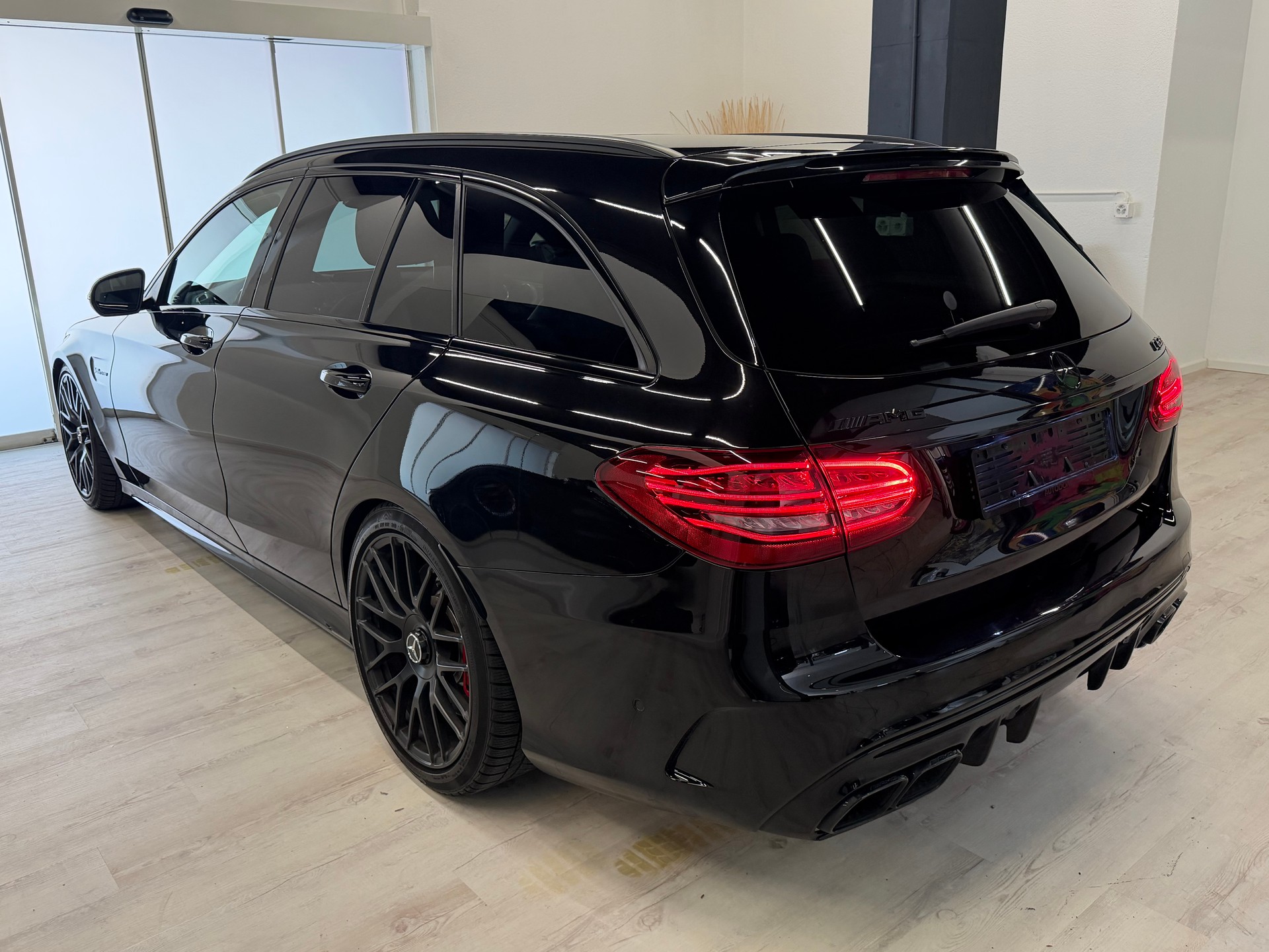 MERCEDES-BENZ C 63 S AMG-image-14