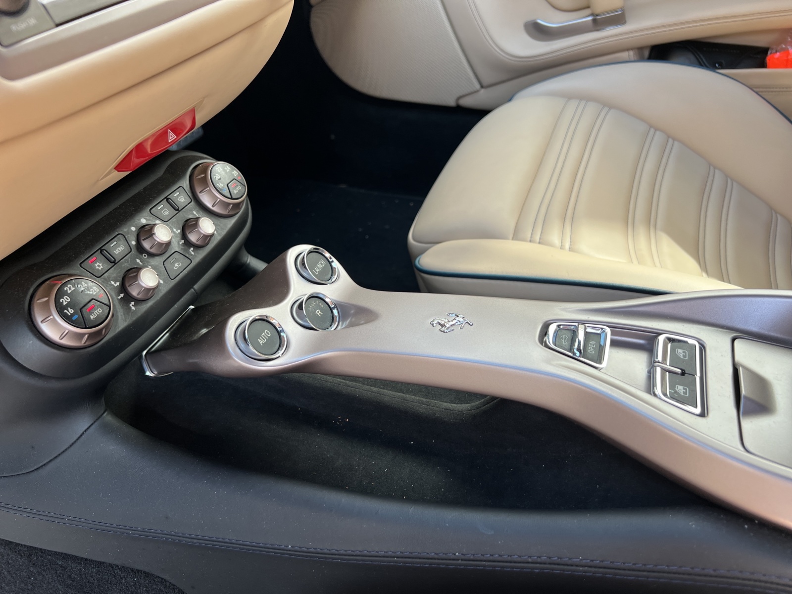 FERRARI California 4.3 V8 Trenta-image-11