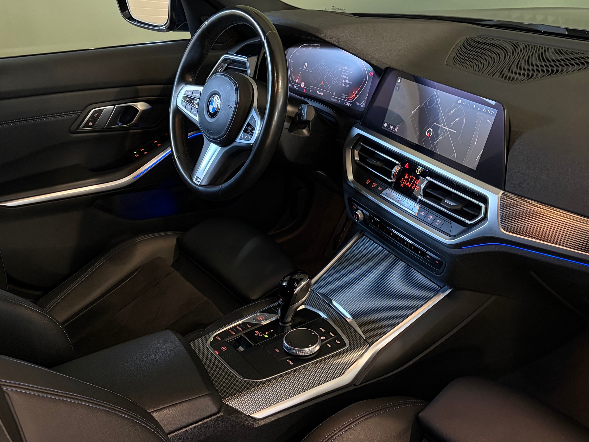 BMW 330d xDrive 48V Touring M Sport Steptronic*CH-Fahrzeug*-image-11