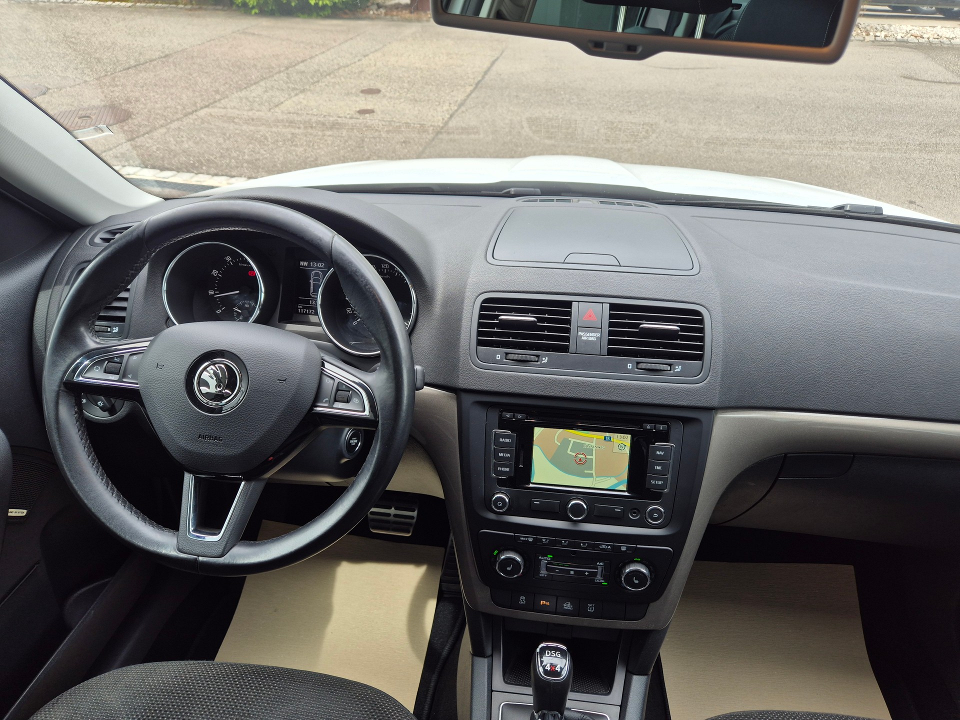 SKODA Yeti 1.8 TSI Adventure 4x4 DSG-image-14