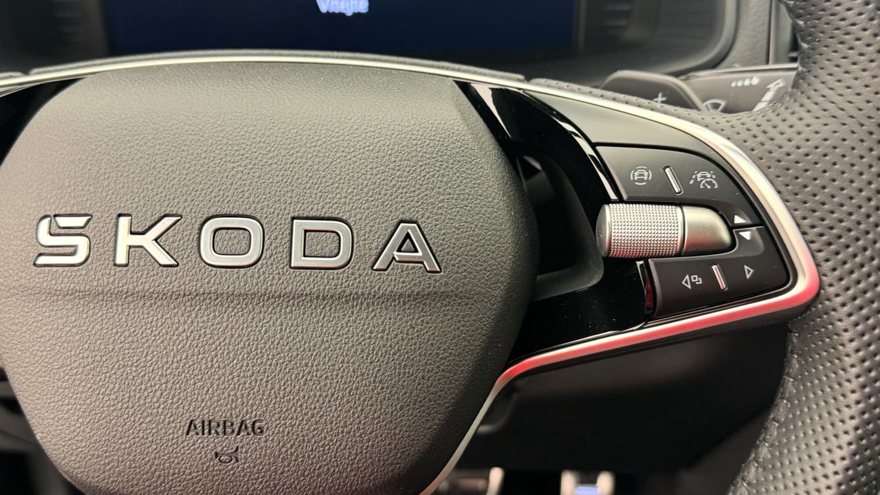 SKODA Karoq 2.0 TSI SportLine 4x4-image-9