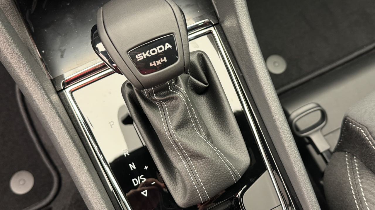 SKODA Karoq 2.0 TSI SportLine 4x4-image-10
