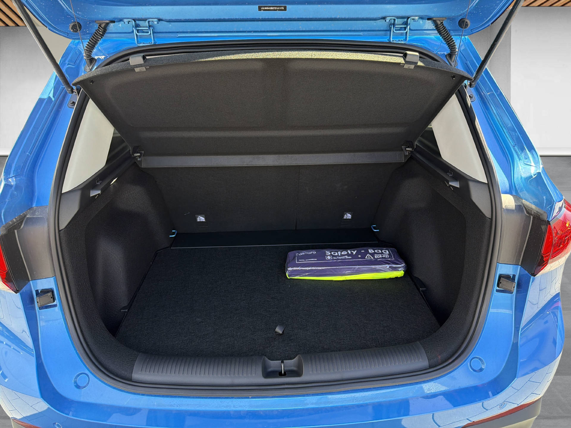 MG ZS 1.5 Hybrid+ Luxury-image-9