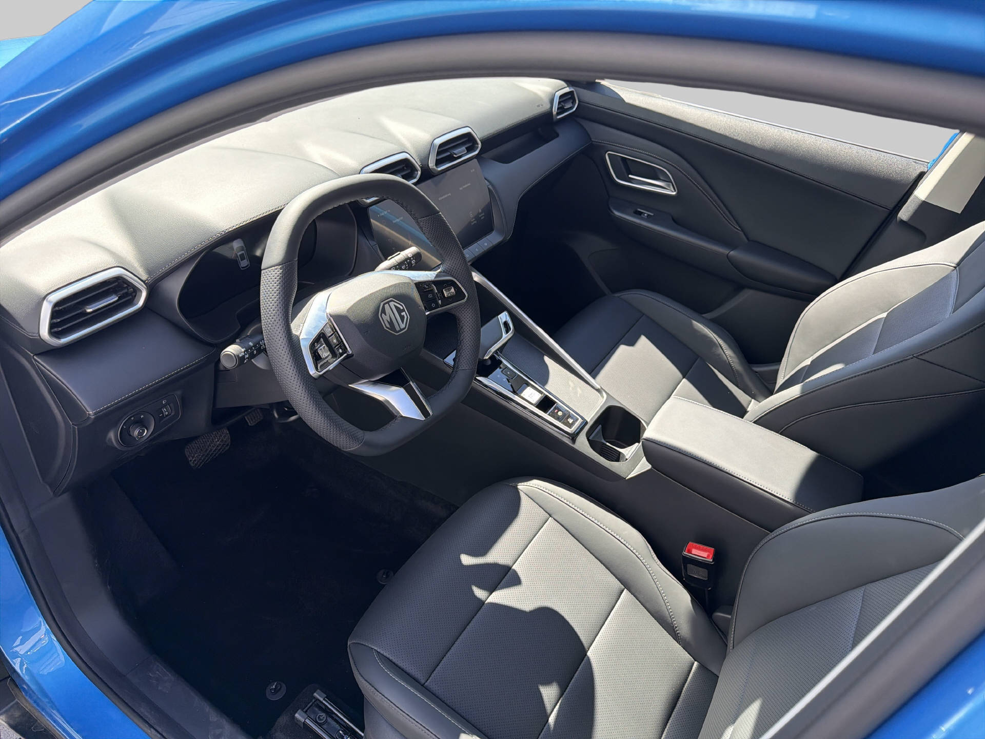 MG ZS 1.5 Hybrid+ Luxury-image-5