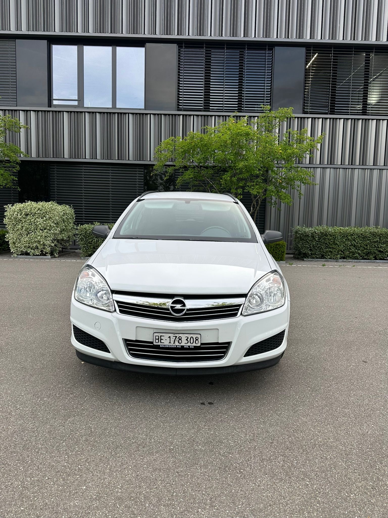 OPEL ASTRA-showroom-element-1