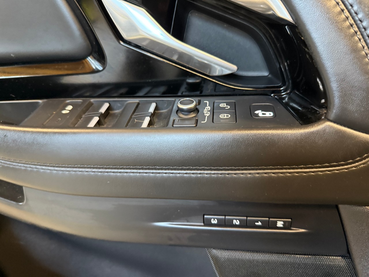 LAND ROVER Range Rover Evoque R-Dynamic P 300 HSE AT9-image-15