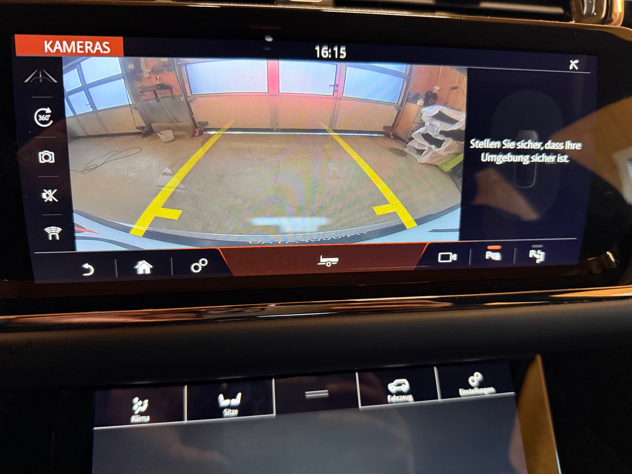 LAND ROVER Range Rover Evoque R-Dynamic P 300 HSE AT9-image-13