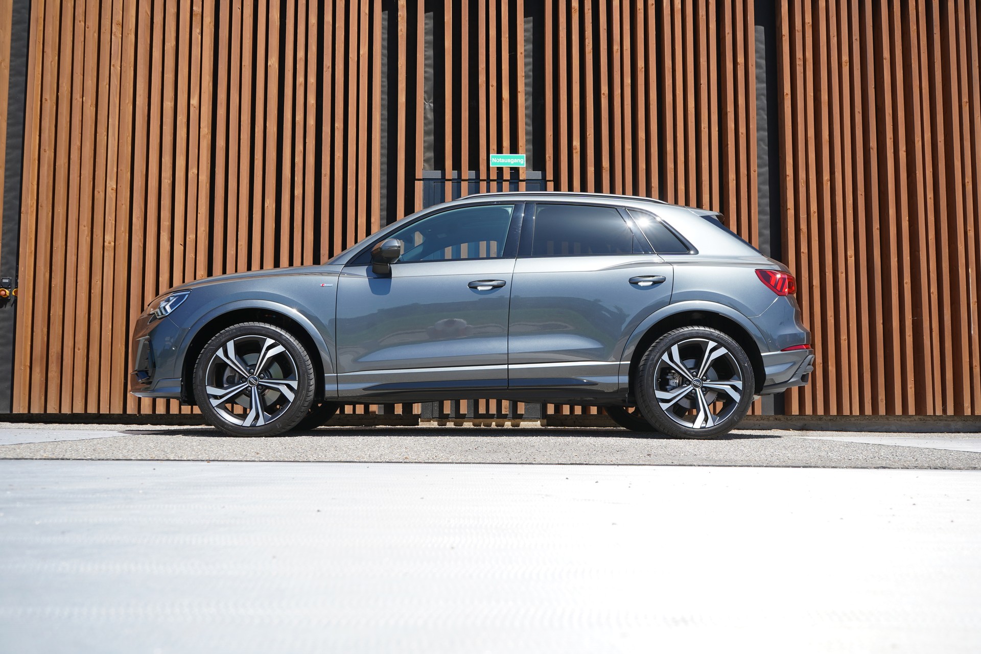 AUDI Q3 SPORTBACK 40 TFSI S LINE BLACK PLUS QUATTRO S-TRONIC l 190 PS-showroom-element-1