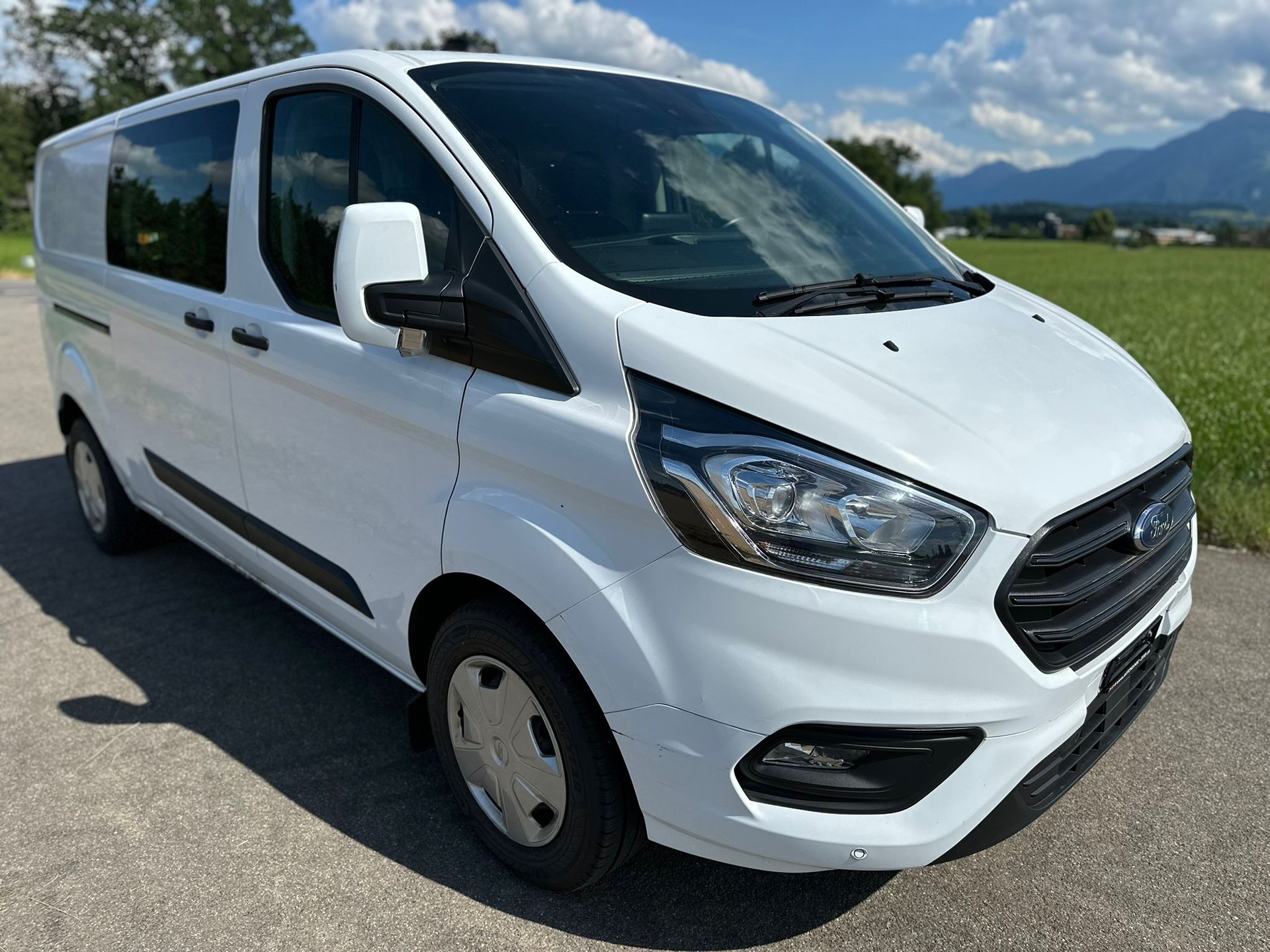 FORD Transit Custom Van 340 L2H1 Trail-image-3