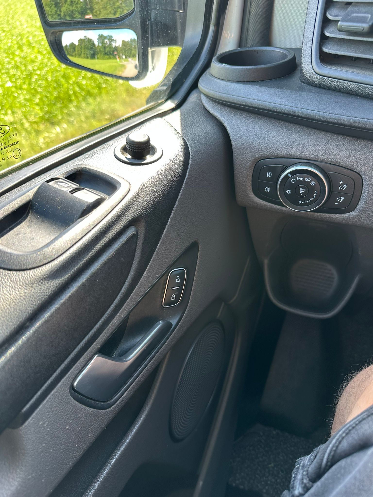FORD Transit Custom Van 340 L2H1 Trail-image-22