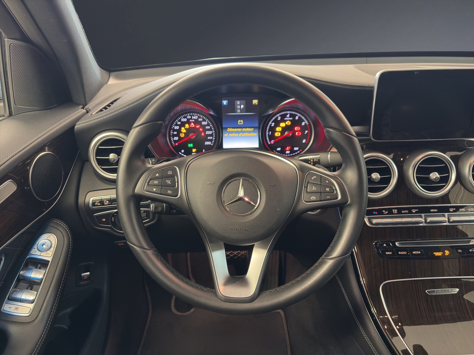 MERCEDES-BENZ GLC 250 AMG Line 4Matic-image-12