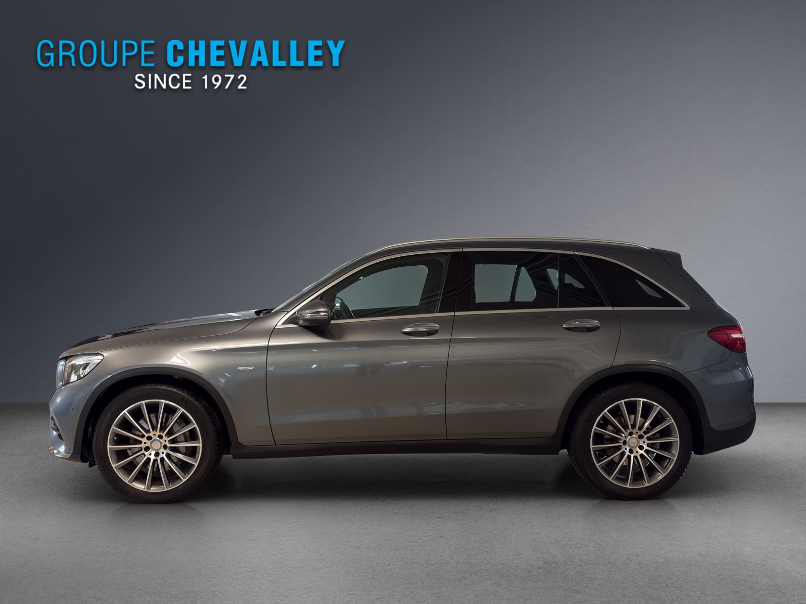 MERCEDES-BENZ GLC 250 AMG Line 4Matic-showroom-element-2