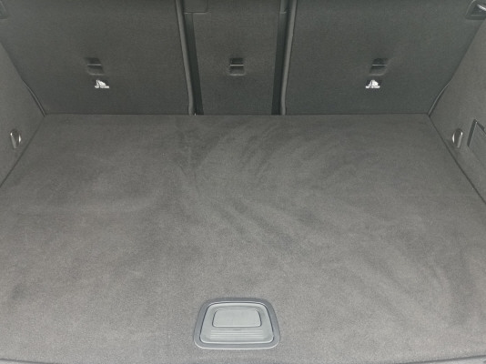 MERCEDES-BENZ EQA 300 AMG Line 4Matic-image-10
