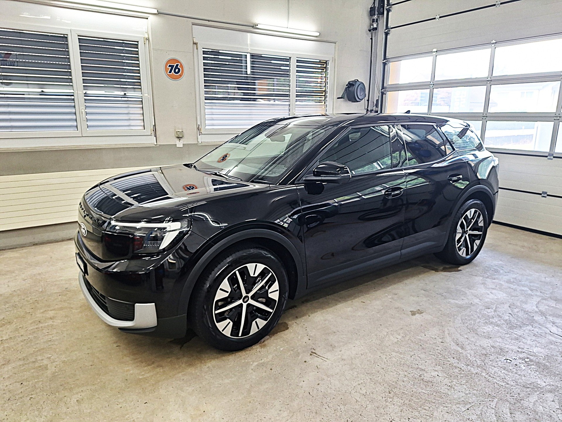 FORD Explorer Elektro 77kWh Extended Rang⚡CH-Auslieferung mit Herstellergarantie bis August 2027 / elektrische Anhängerkupplung⚡-image-2