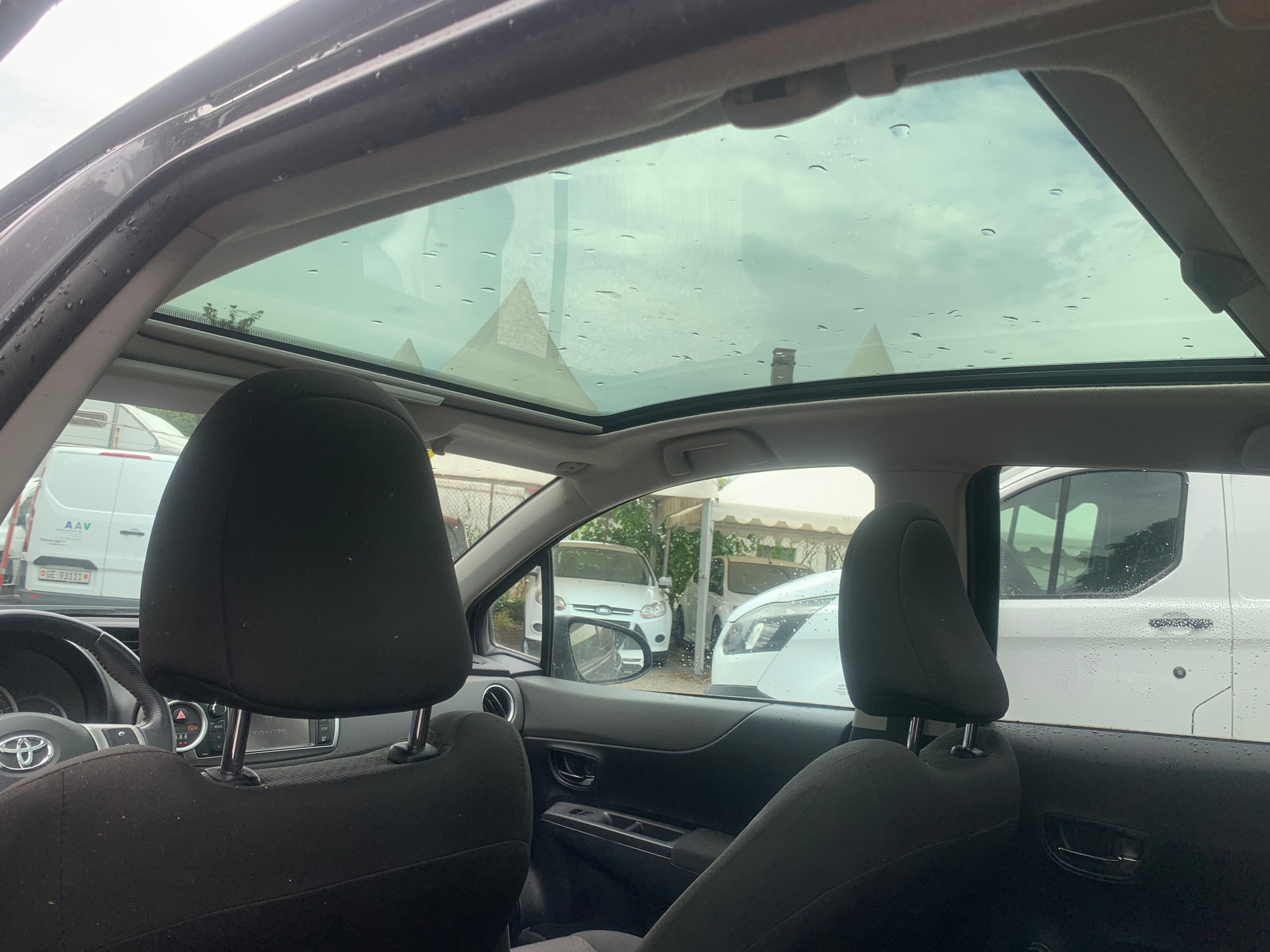 TOYOTA Yaris 1.33 Style-image-10