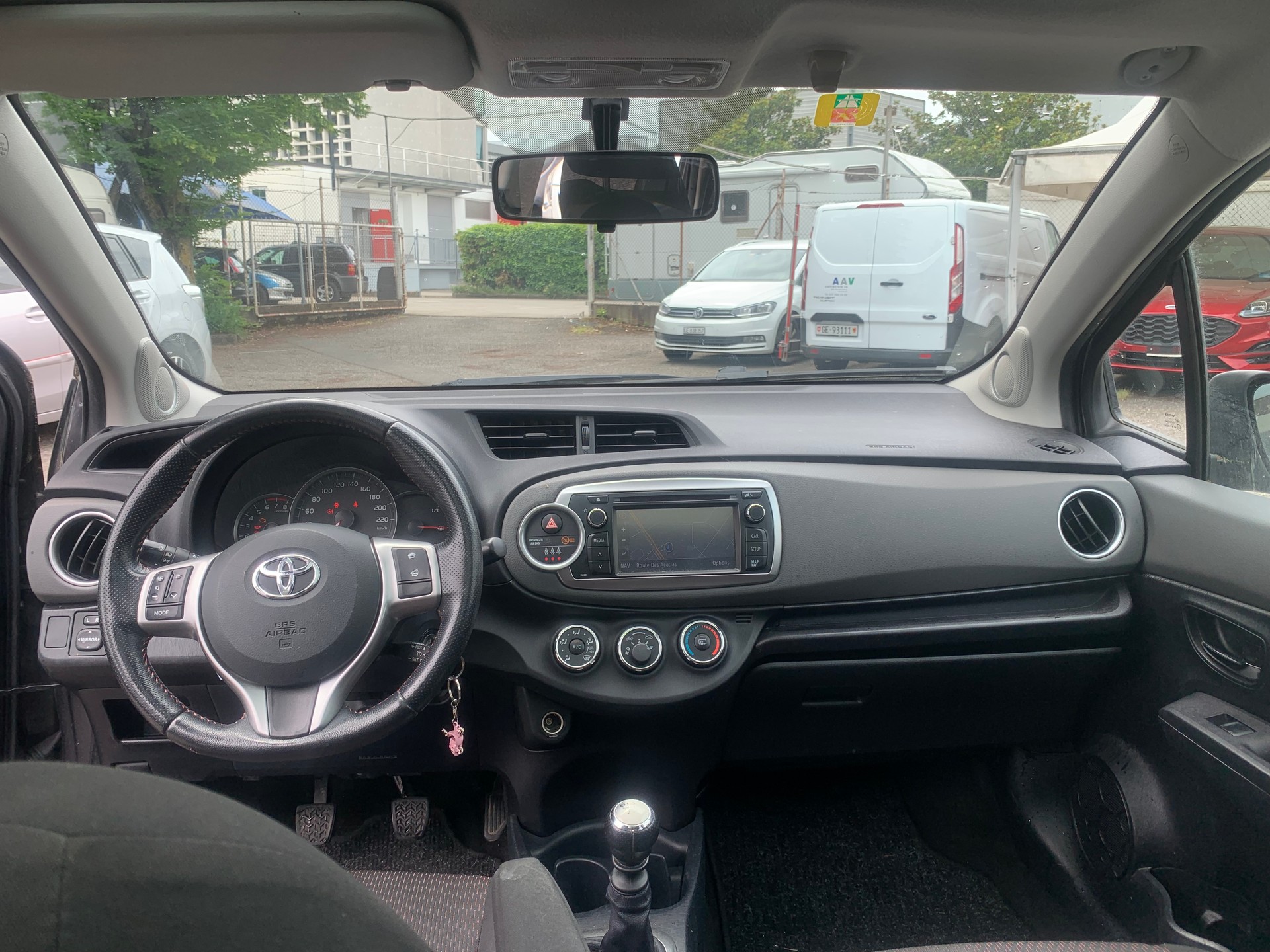 TOYOTA Yaris 1.33 Style-image-11
