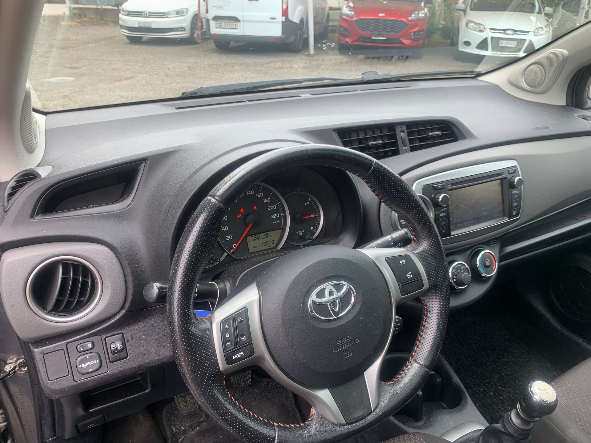 TOYOTA Yaris 1.33 Style-image-13