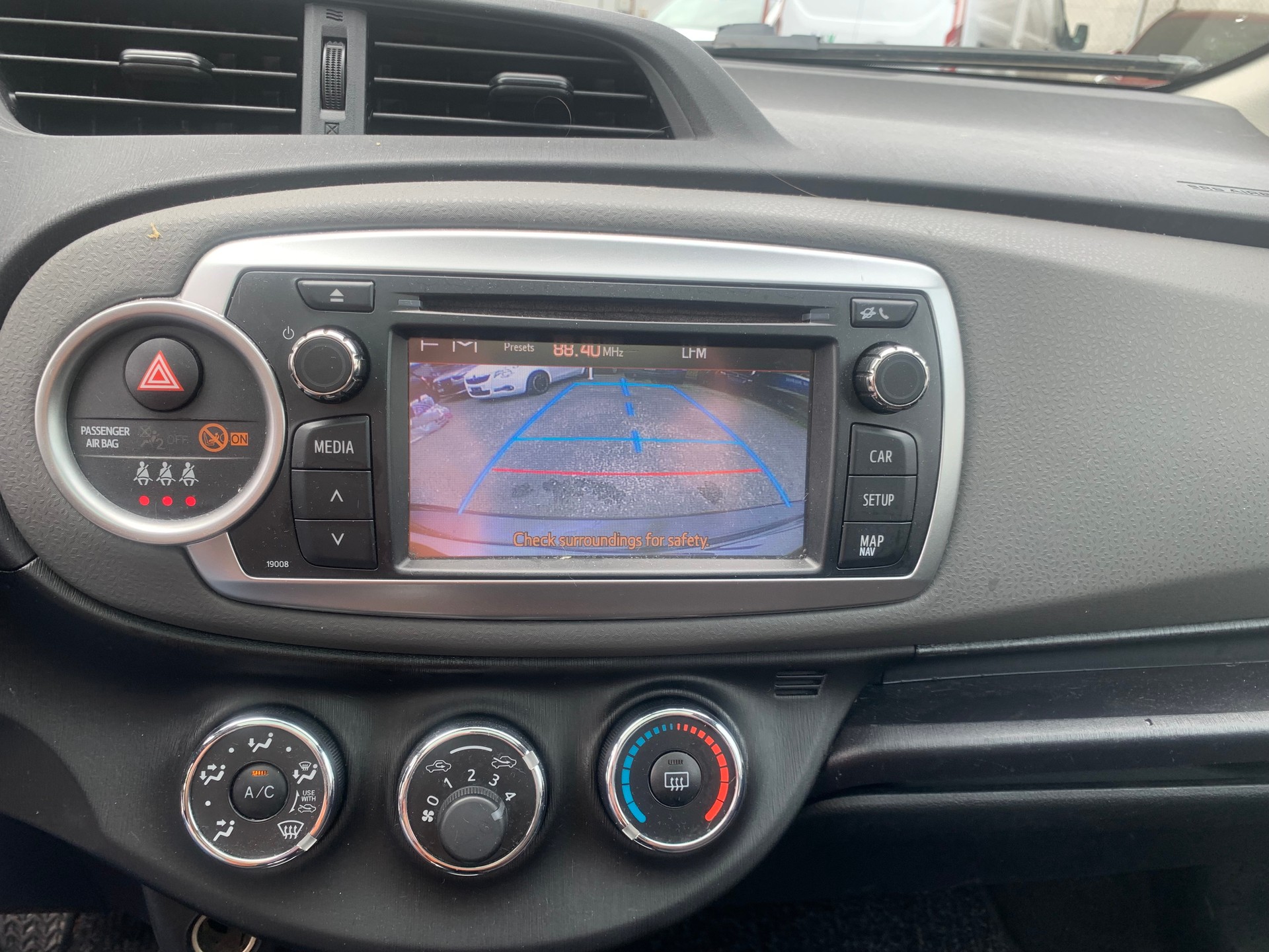 TOYOTA Yaris 1.33 Style-image-14