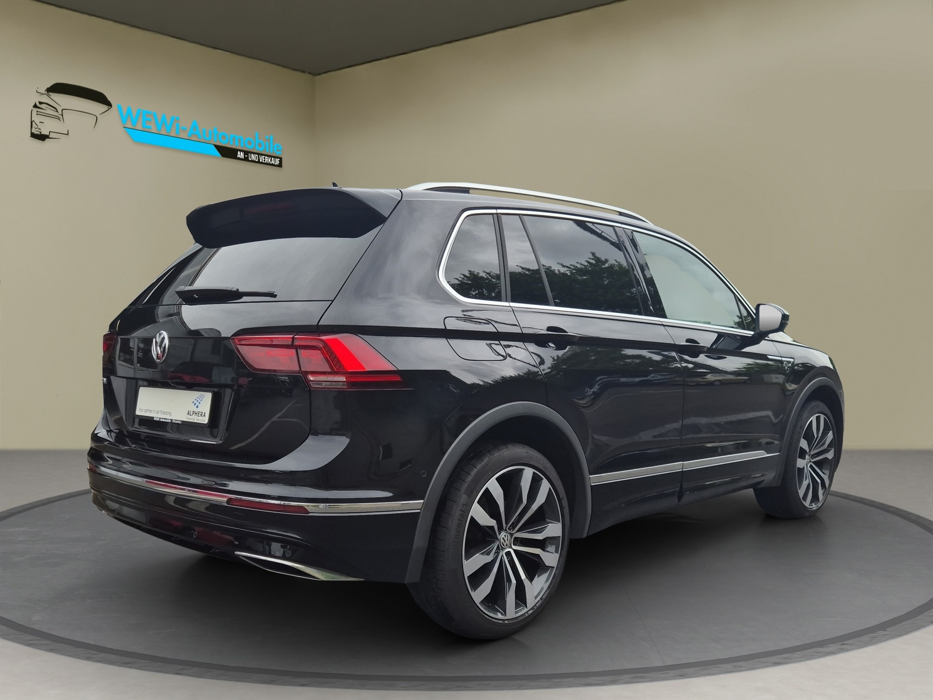 VW Tiguan 2.0TSI Highline 4Motion DSG-image-4
