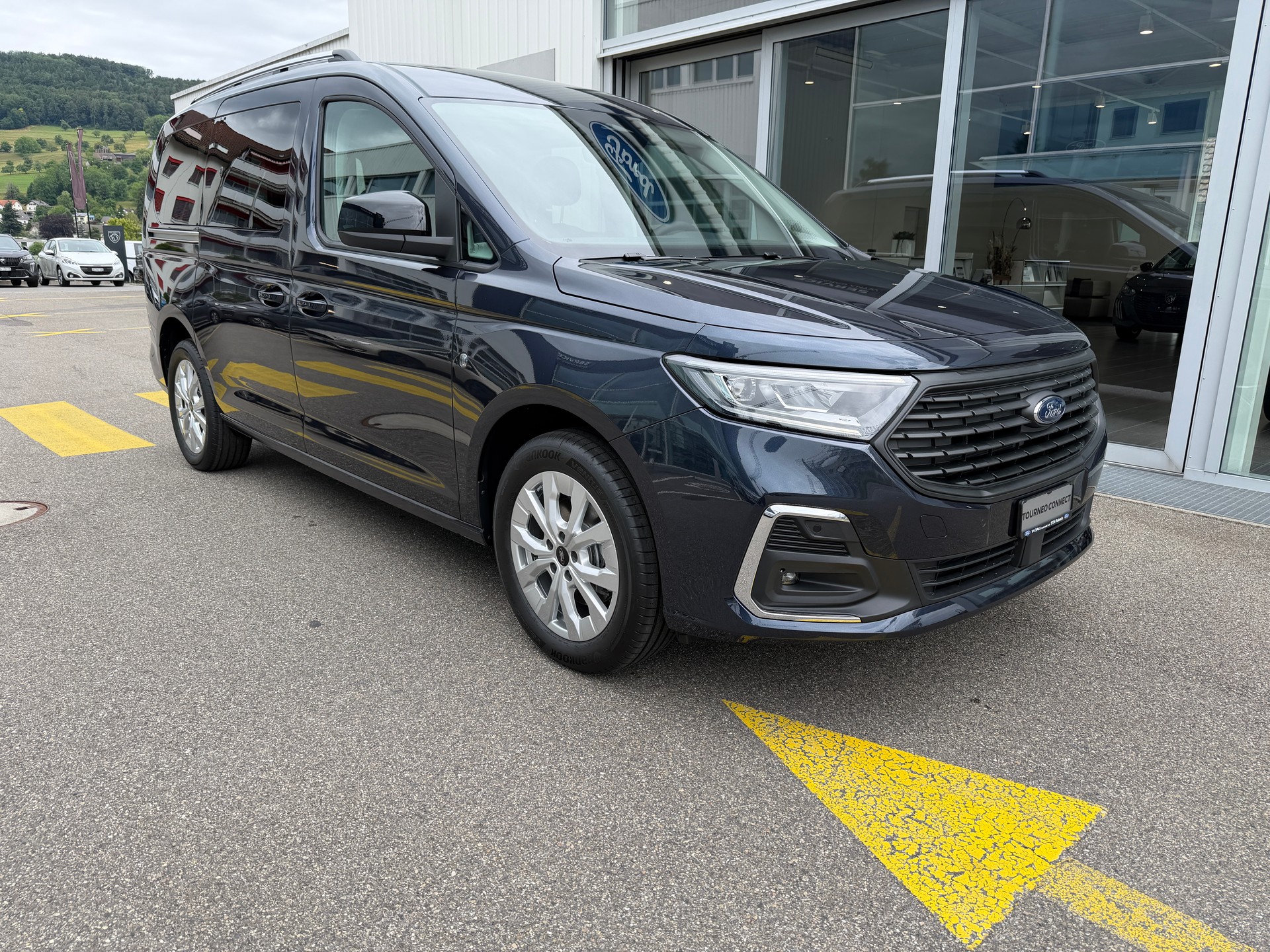 FORD Grand Tourneo Connect 1.5 PHEV Titanium Automat-image-1