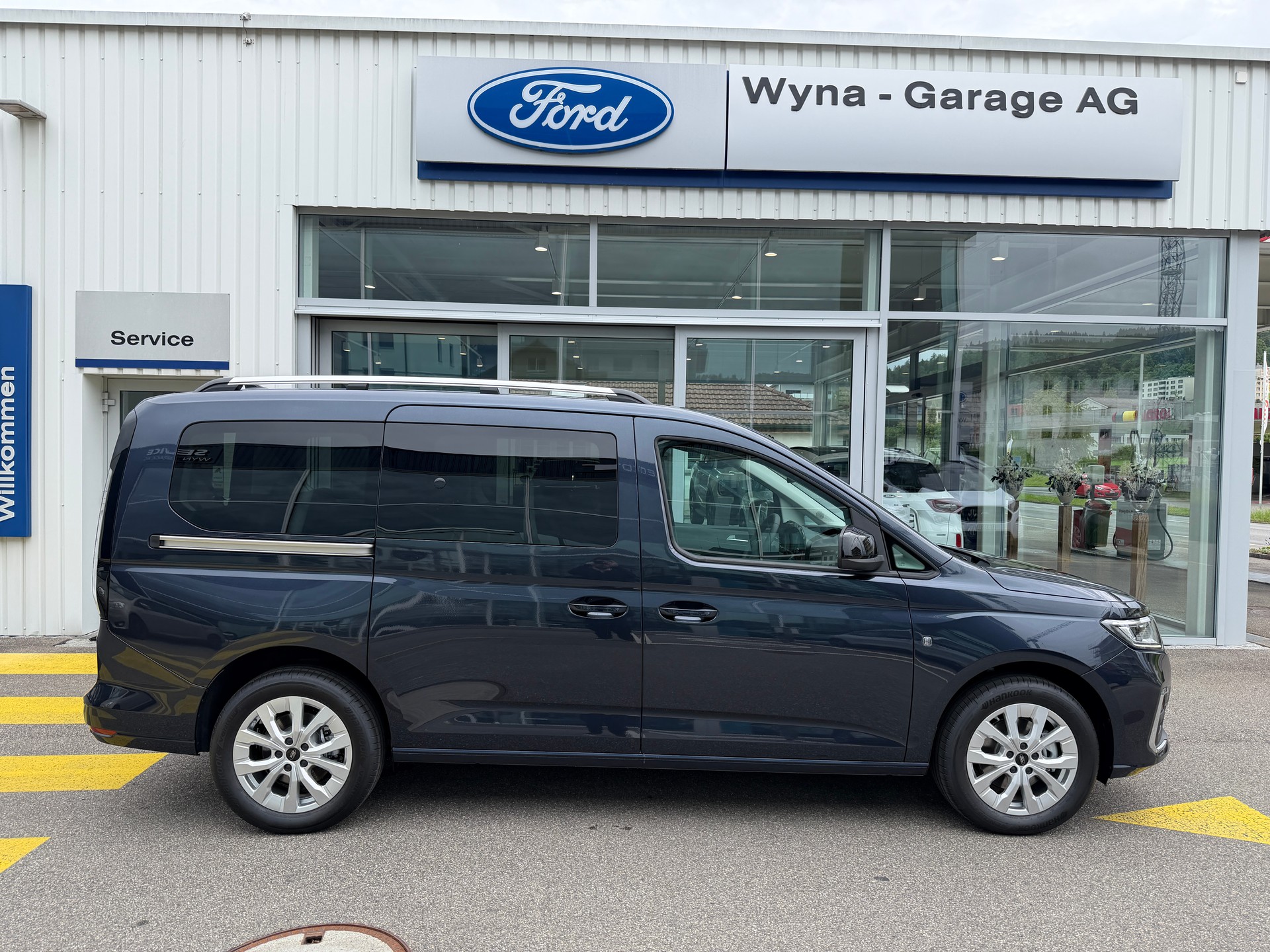 FORD Grand Tourneo Connect 1.5 PHEV Titanium Automat-image-0