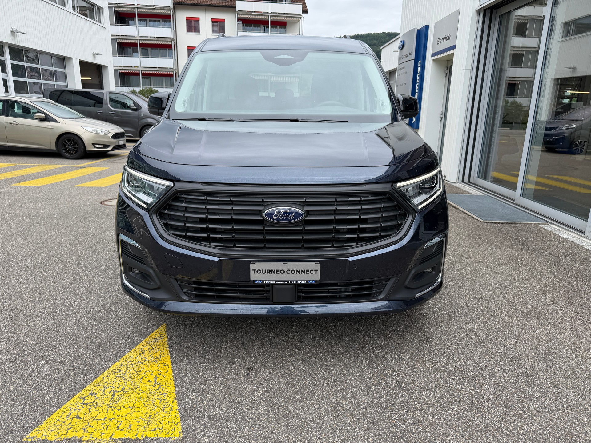 FORD Grand Tourneo Connect 1.5 PHEV Titanium Automat-image-2