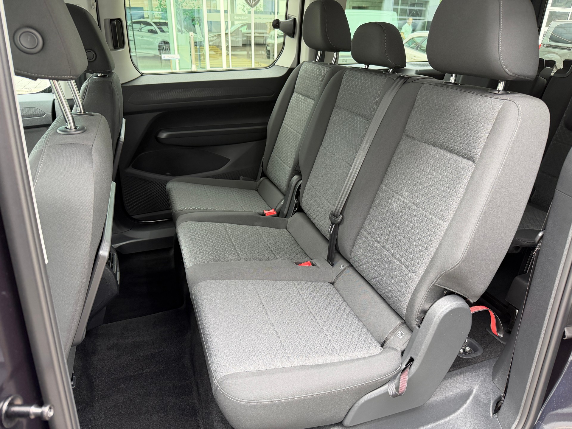 FORD Grand Tourneo Connect 1.5 PHEV Titanium Automat-image-11