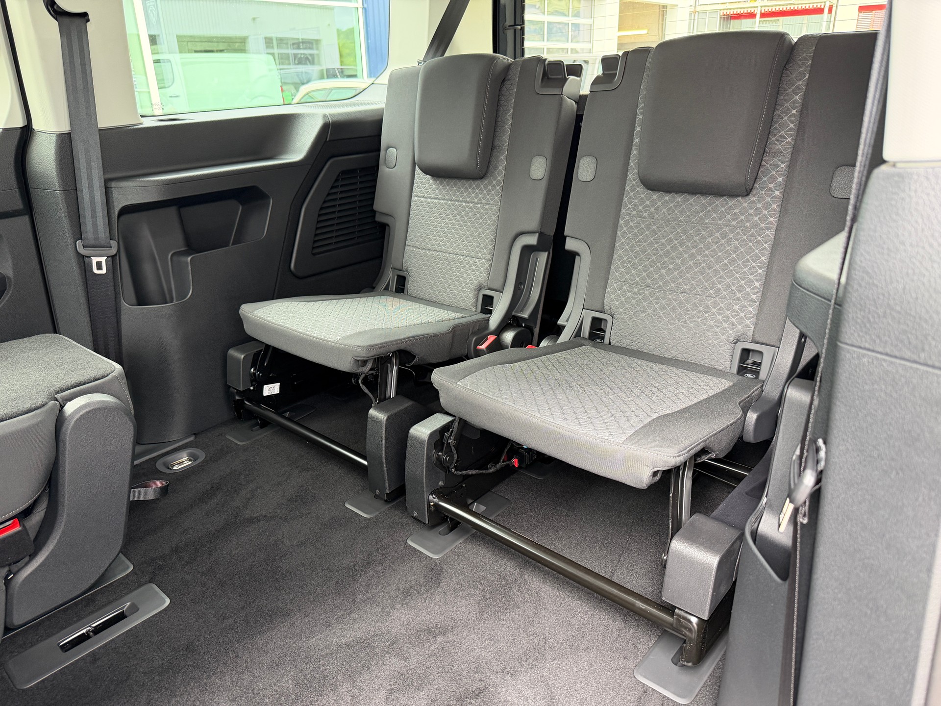 FORD Grand Tourneo Connect 1.5 PHEV Titanium Automat-image-12