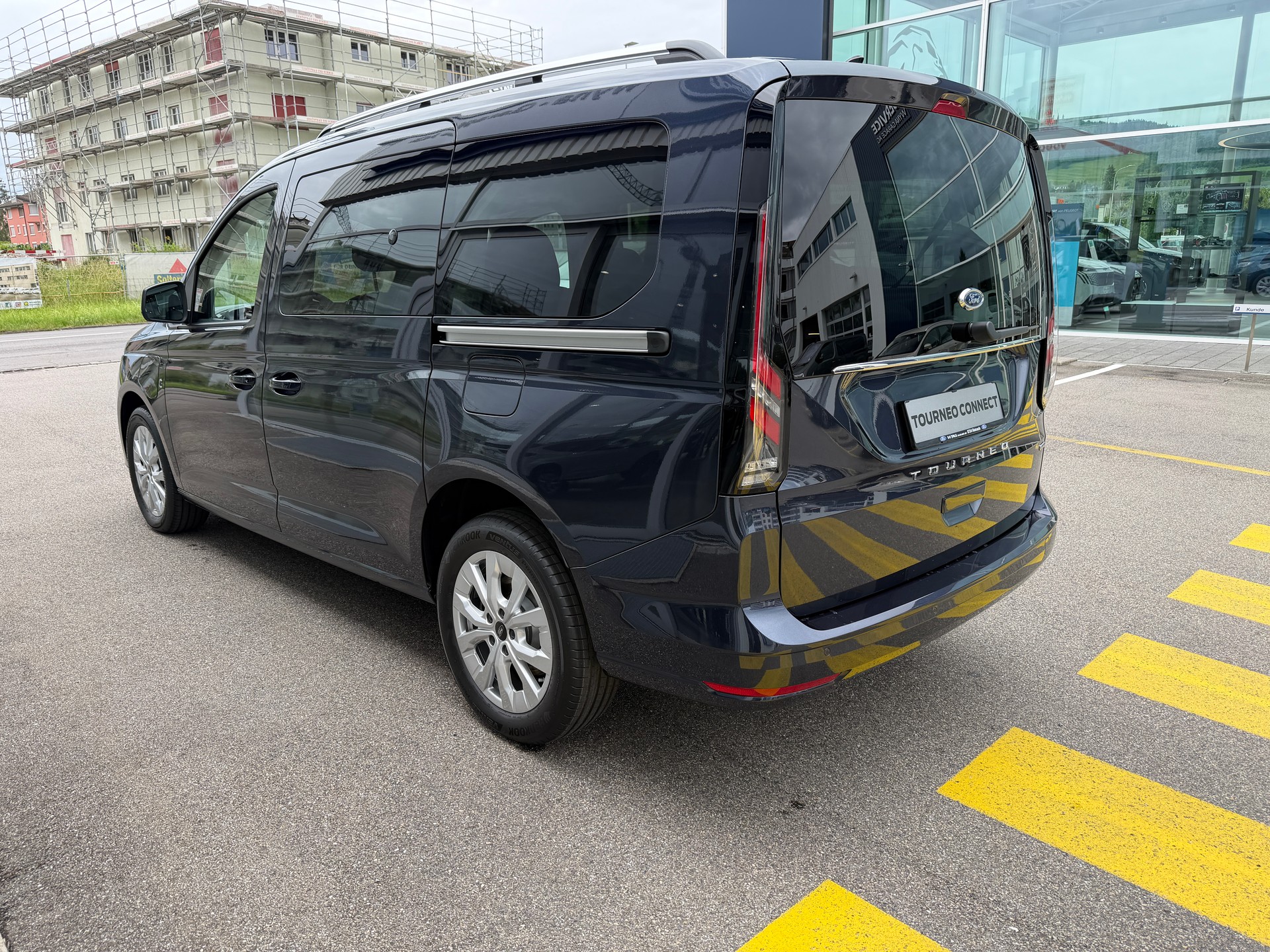 FORD Grand Tourneo Connect 1.5 PHEV Titanium Automat-image-5