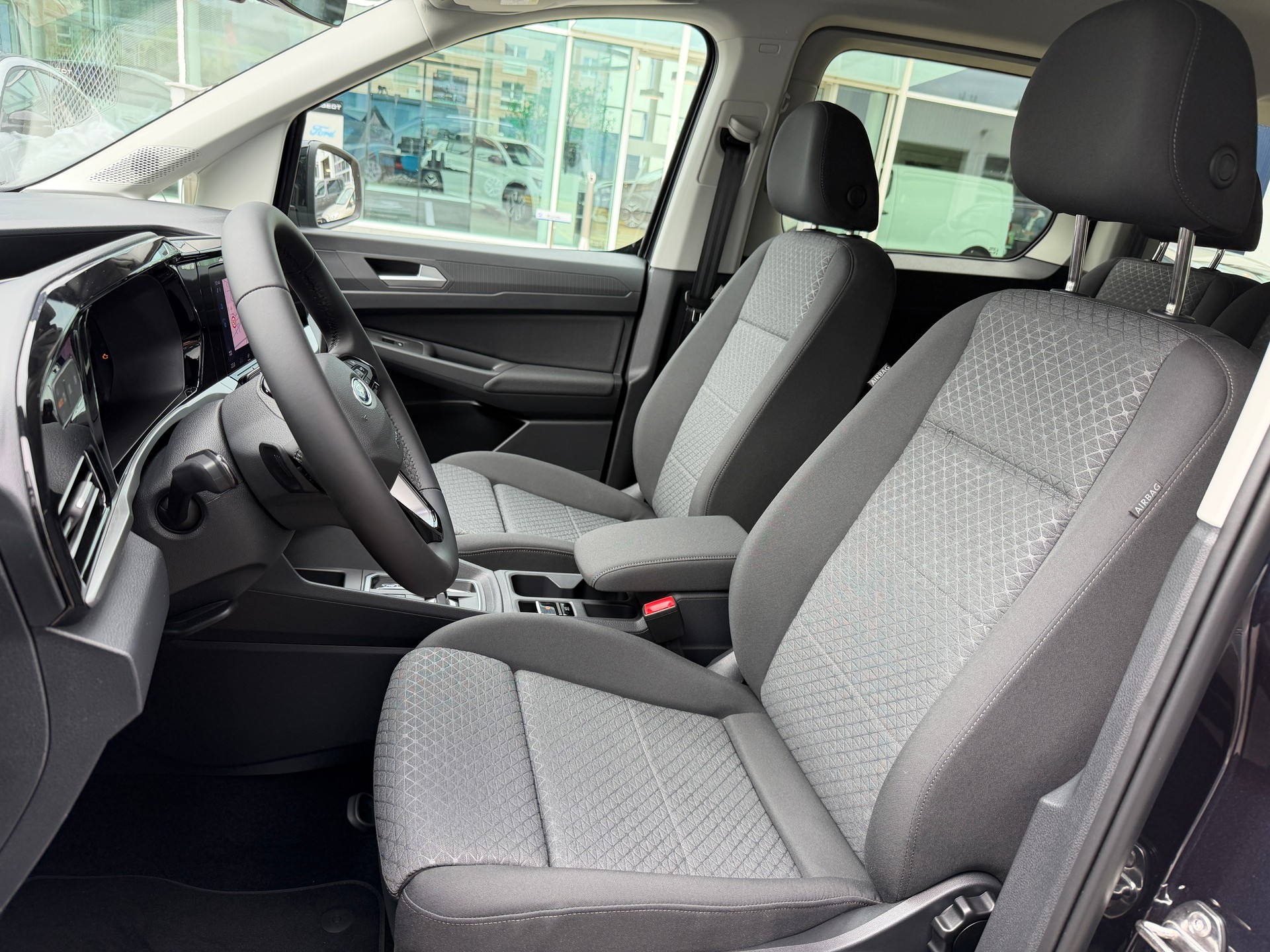FORD Grand Tourneo Connect 1.5 PHEV Titanium Automat-image-9