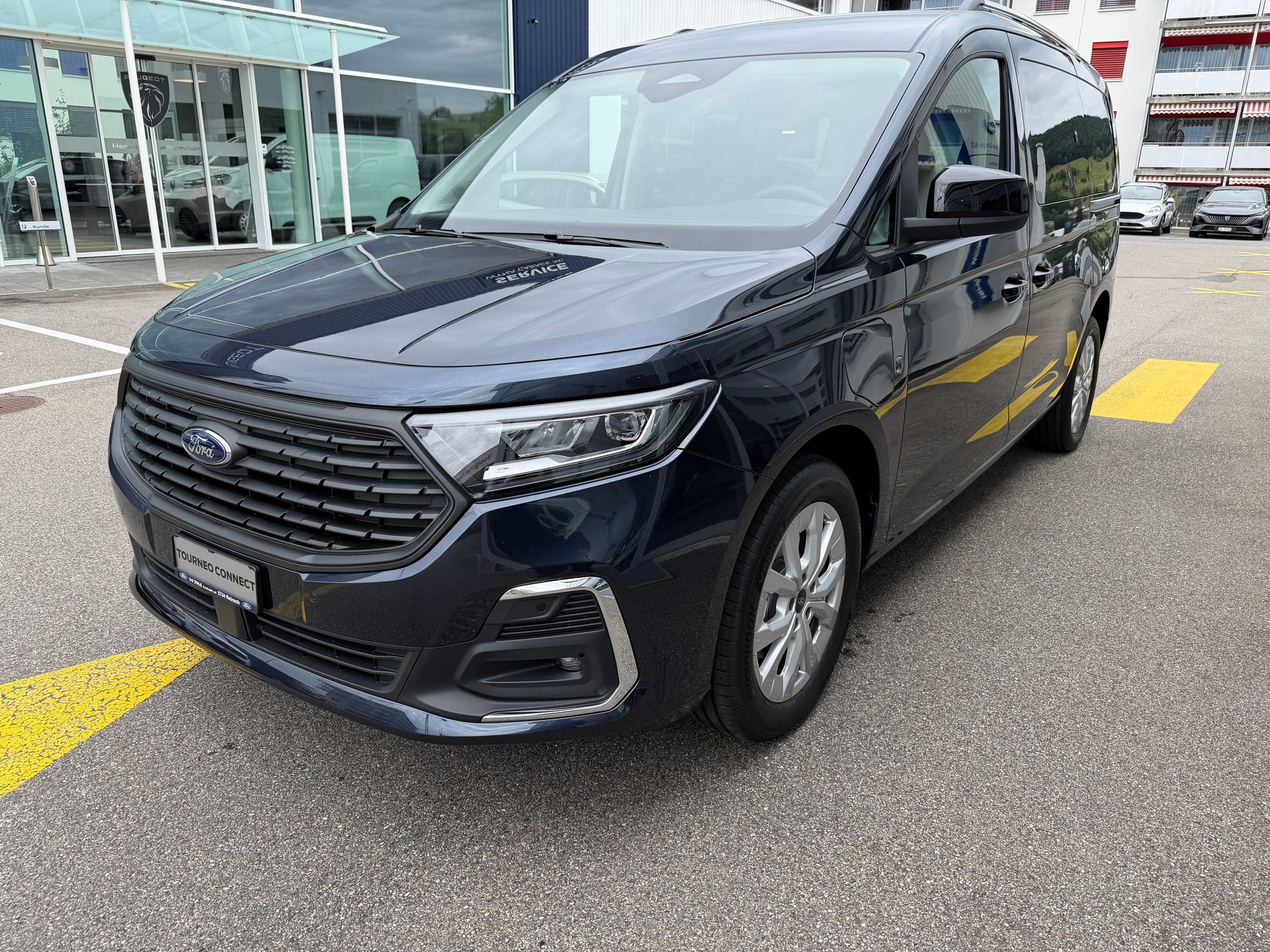 FORD Grand Tourneo Connect 1.5 PHEV Titanium Automat-image-3