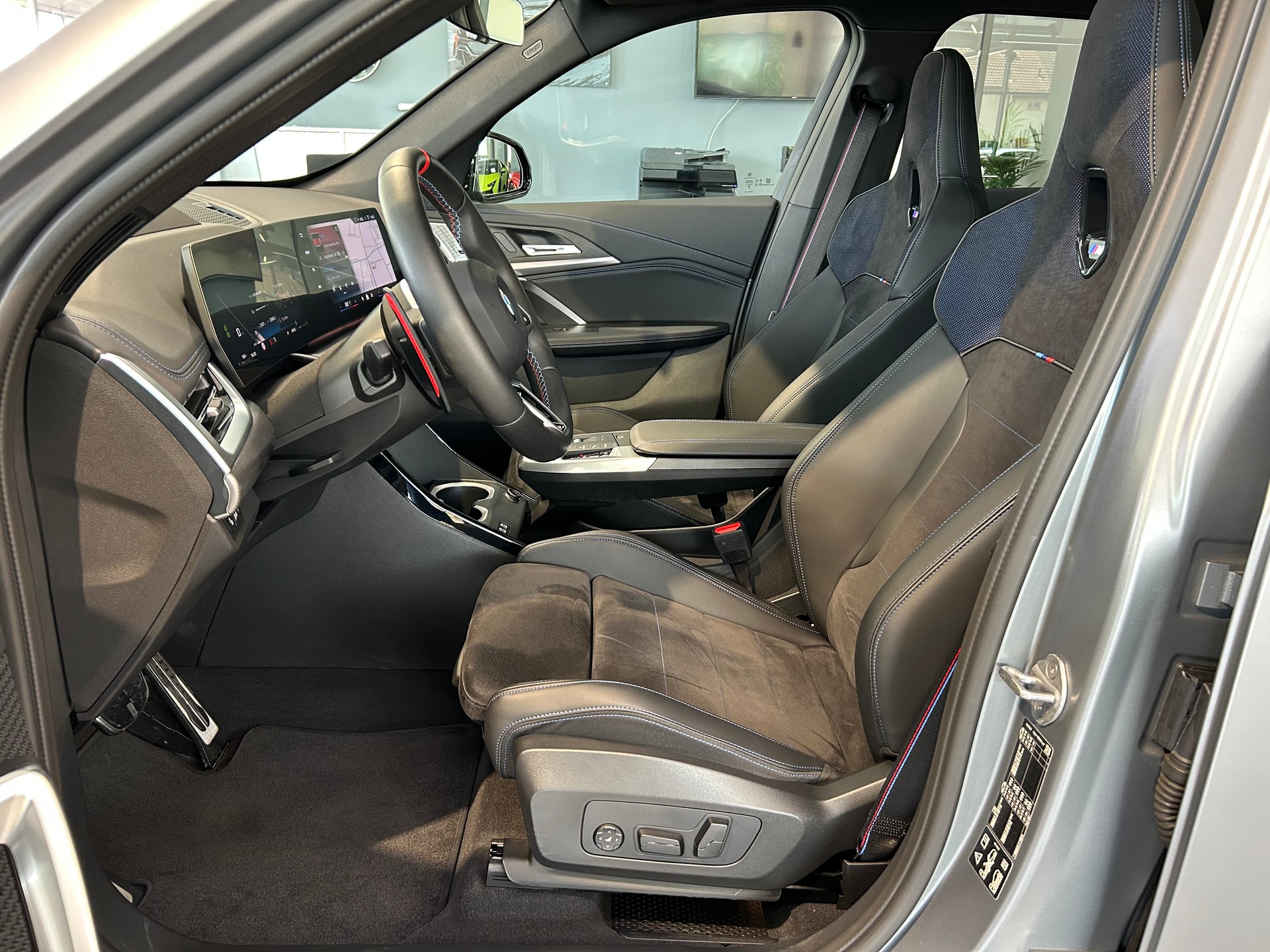 BMW X1 xDrive M35i-image-9
