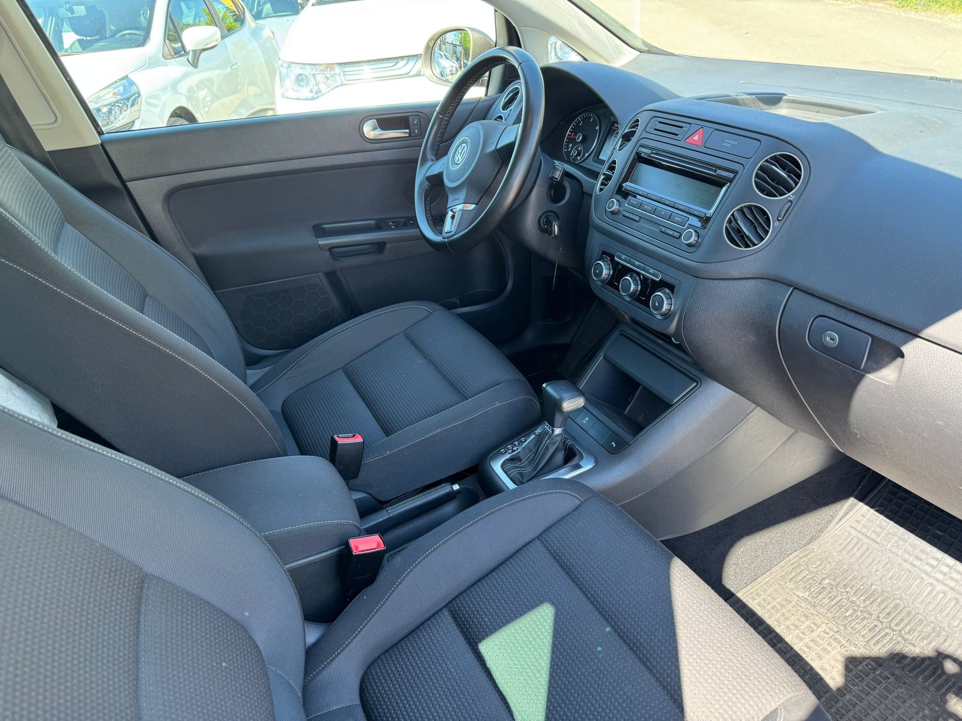 VW Golf Plus 1.6 TDI BMT Trendline DSG-image-8