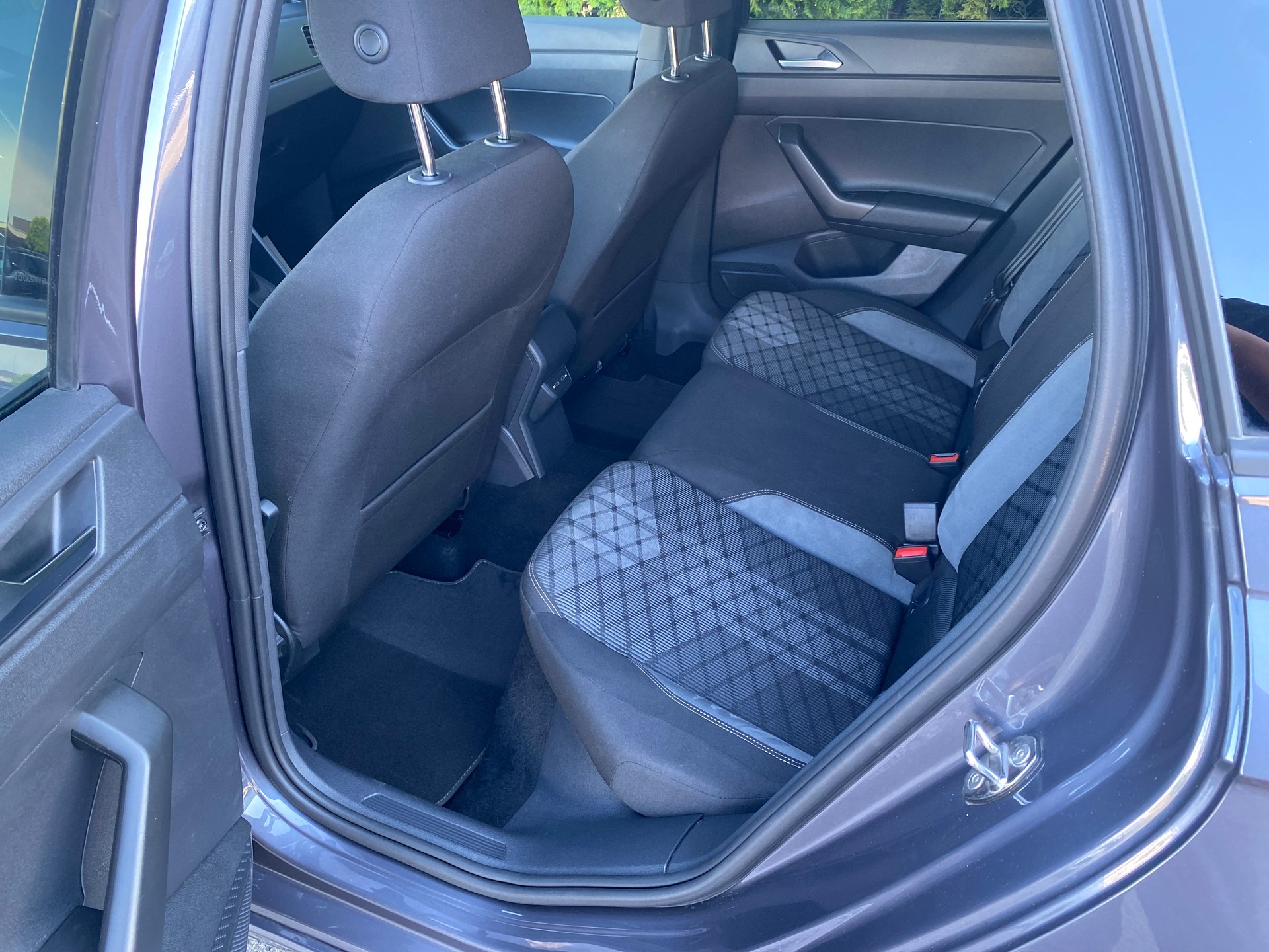 VW Taigo 1.5 TSI 150PS R-Line DSG **Top-Ausstattung**-image-7