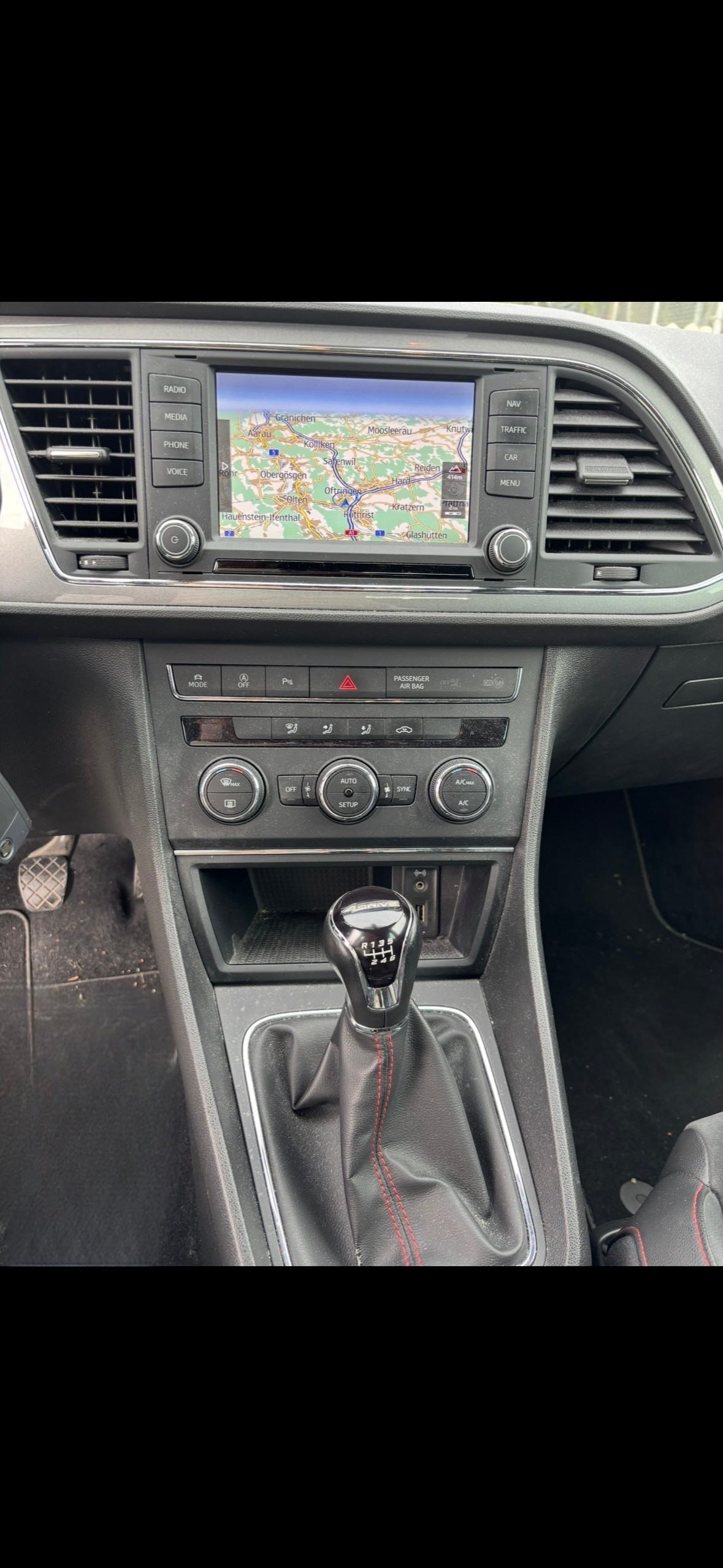 SEAT Leon ST 2.0 TDI FR Line 4Drive-image-9