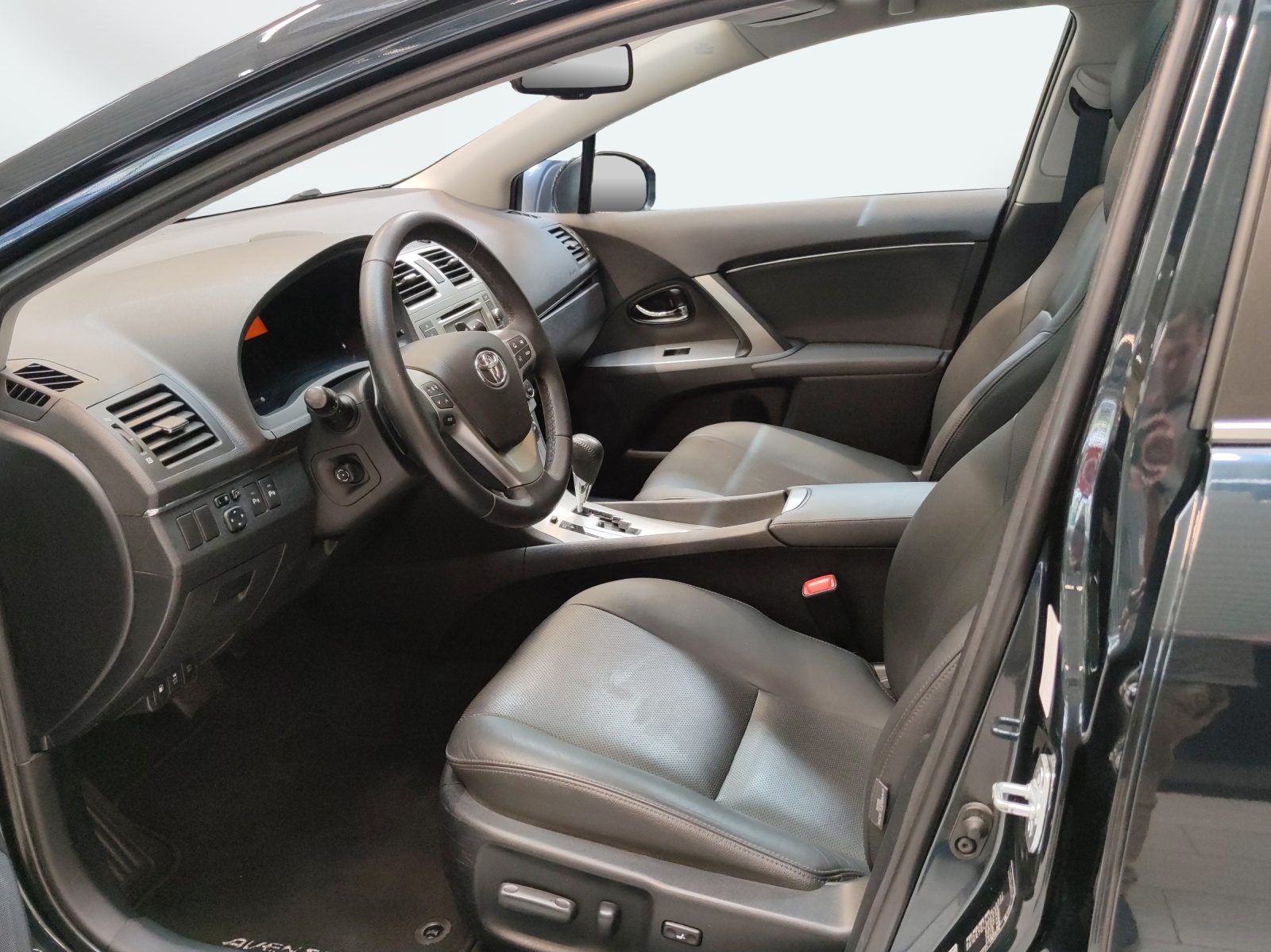 TOYOTA Avensis Wagon 2.0 VMa Sol Premium MdS-image-9