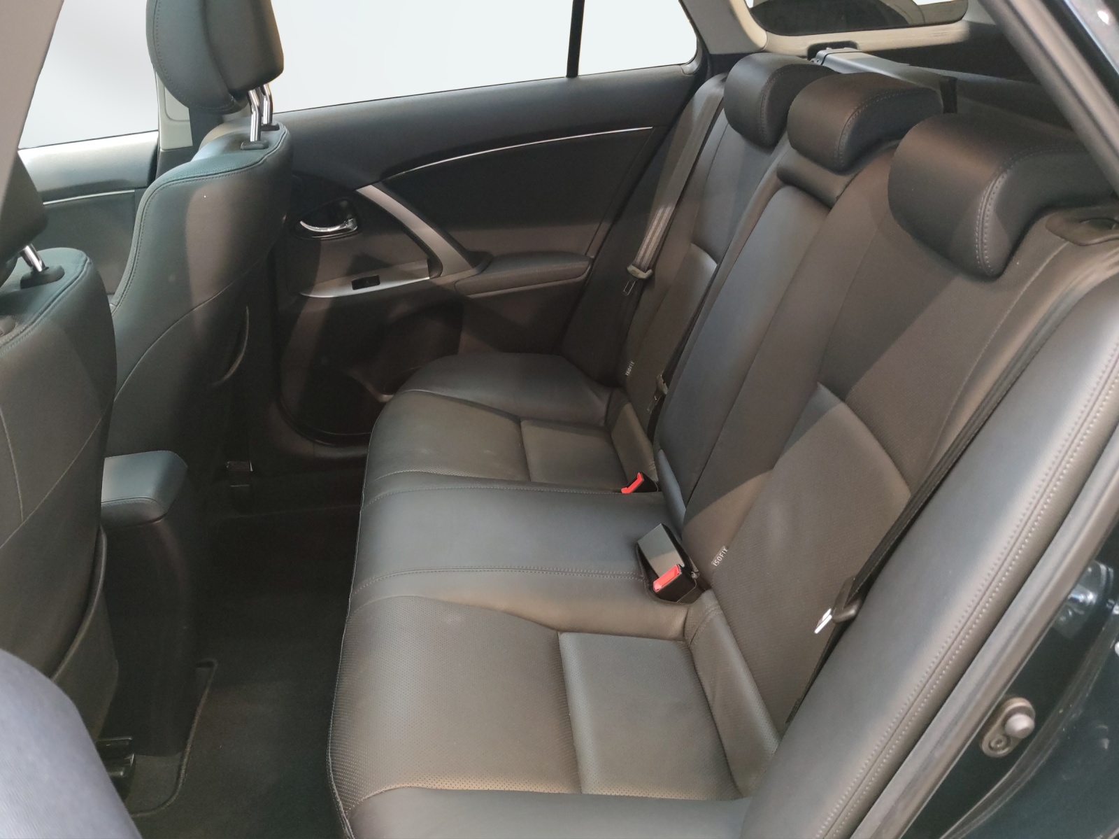 TOYOTA Avensis Wagon 2.0 VMa Sol Premium MdS-image-17