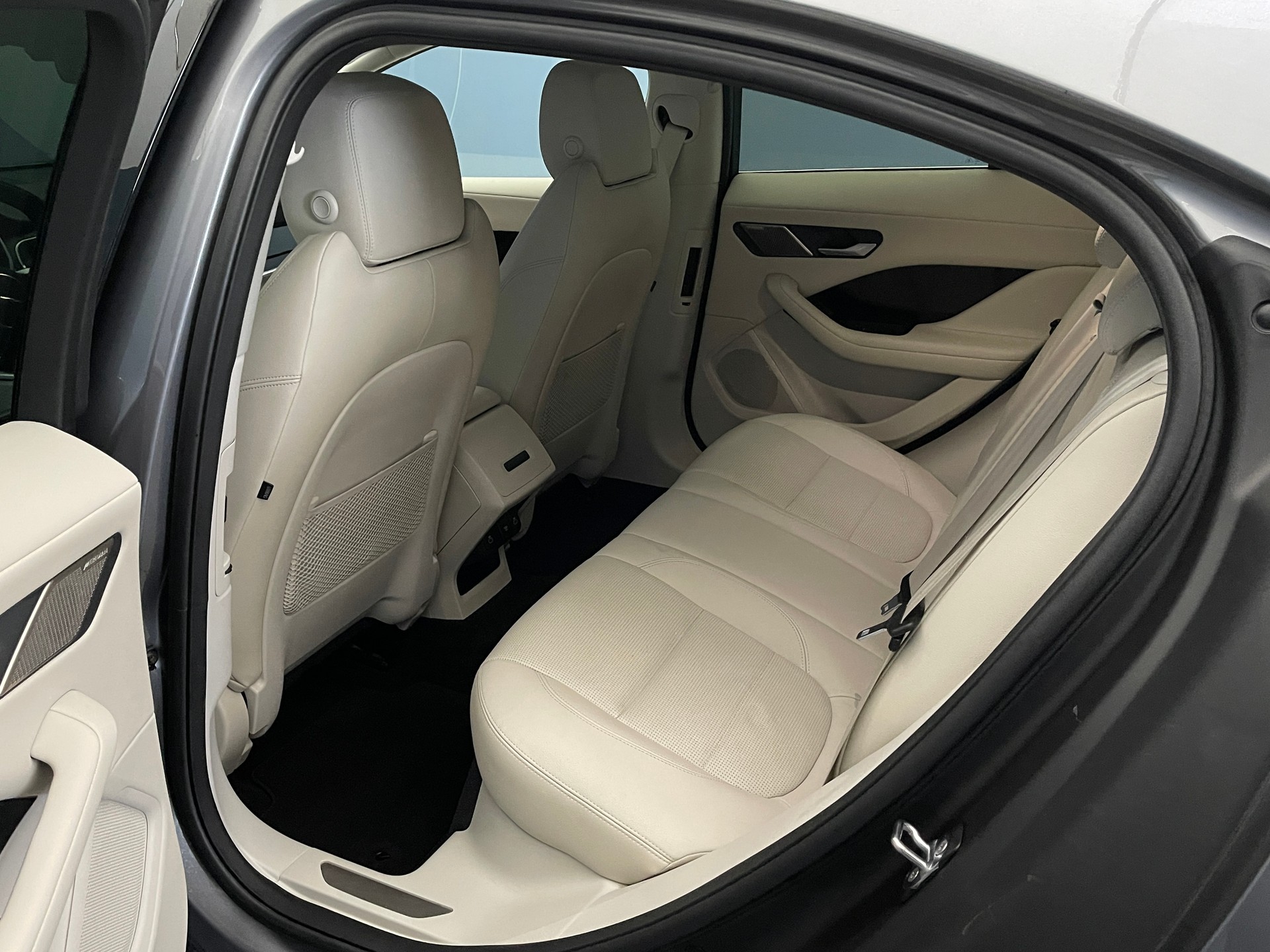 JAGUAR I-Pace EV400 SE AWD-image-8