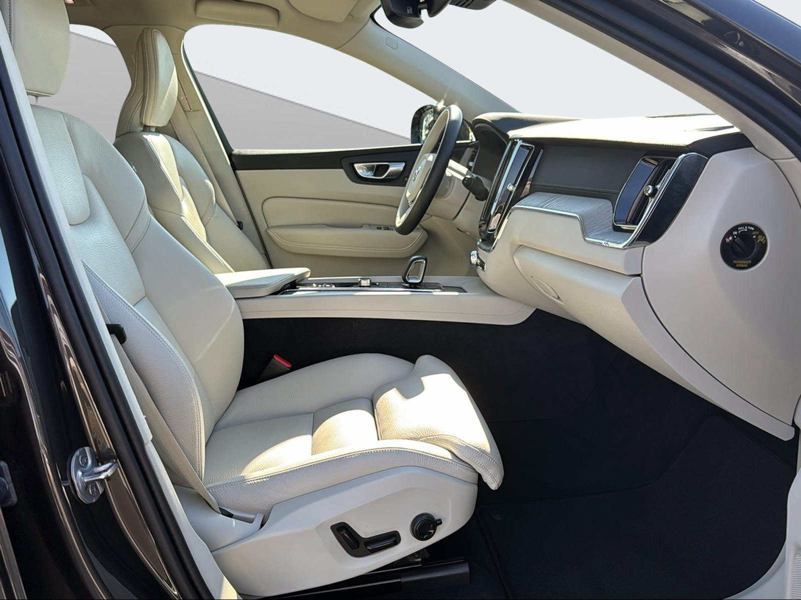 VOLVO XC60 2.0 T6 TE Xcentric eAWD-image-14
