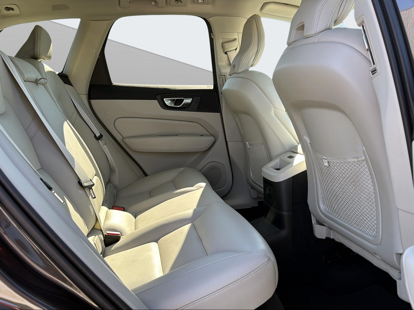 VOLVO XC60 2.0 T6 TE Xcentric eAWD-image-10