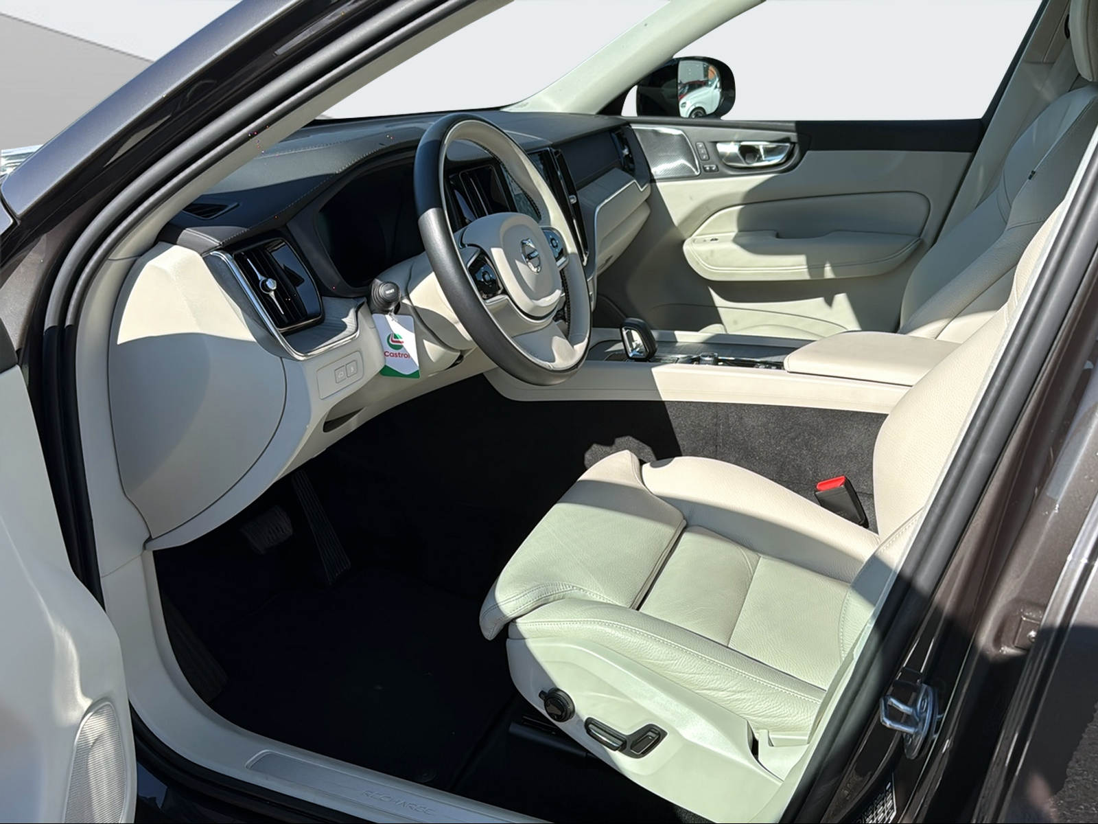 VOLVO XC60 2.0 T6 TE Xcentric eAWD-image-9