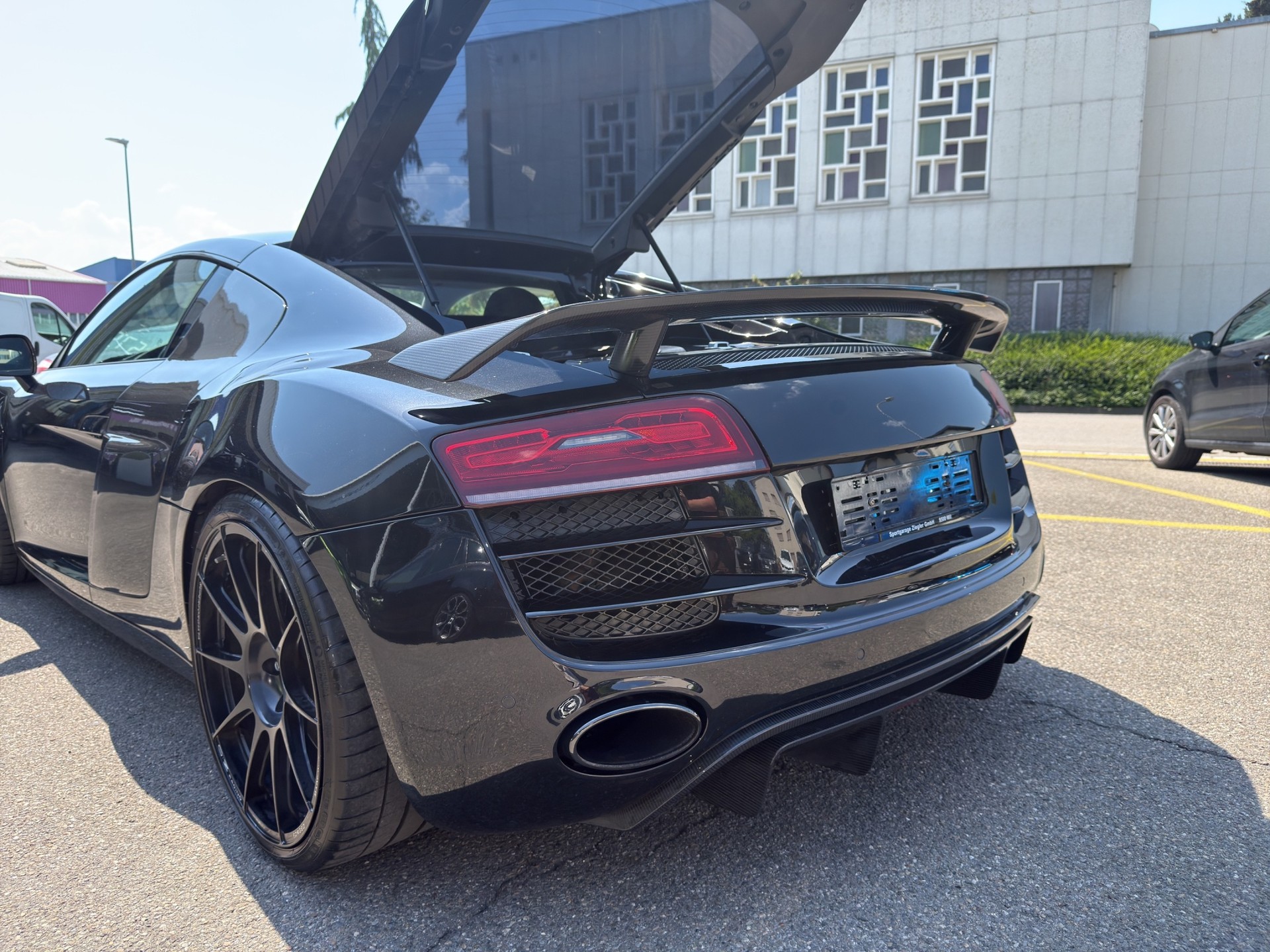 AUDI R8 Coupé 4.2-image-13