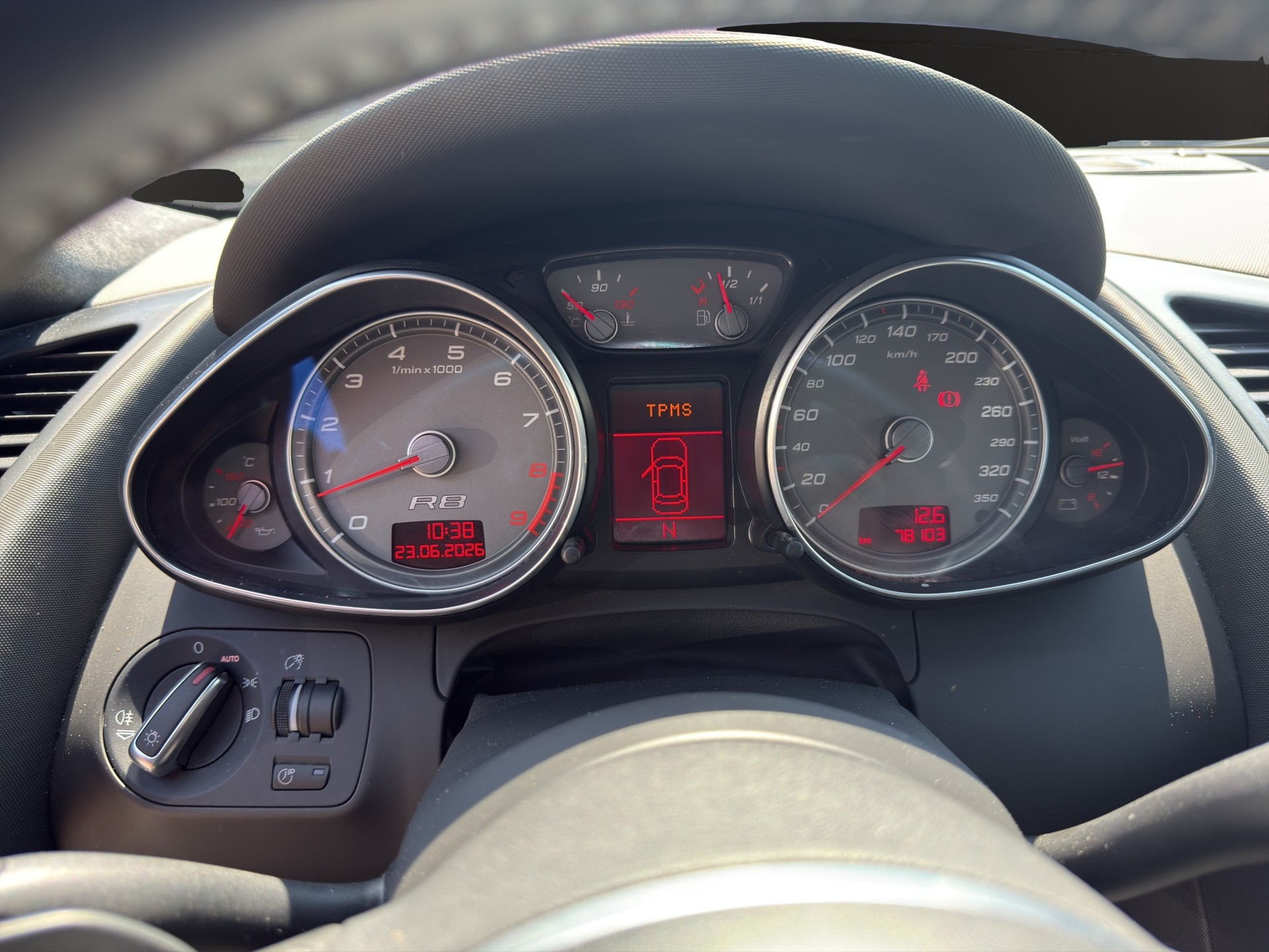 AUDI R8 Coupé 4.2-image-11
