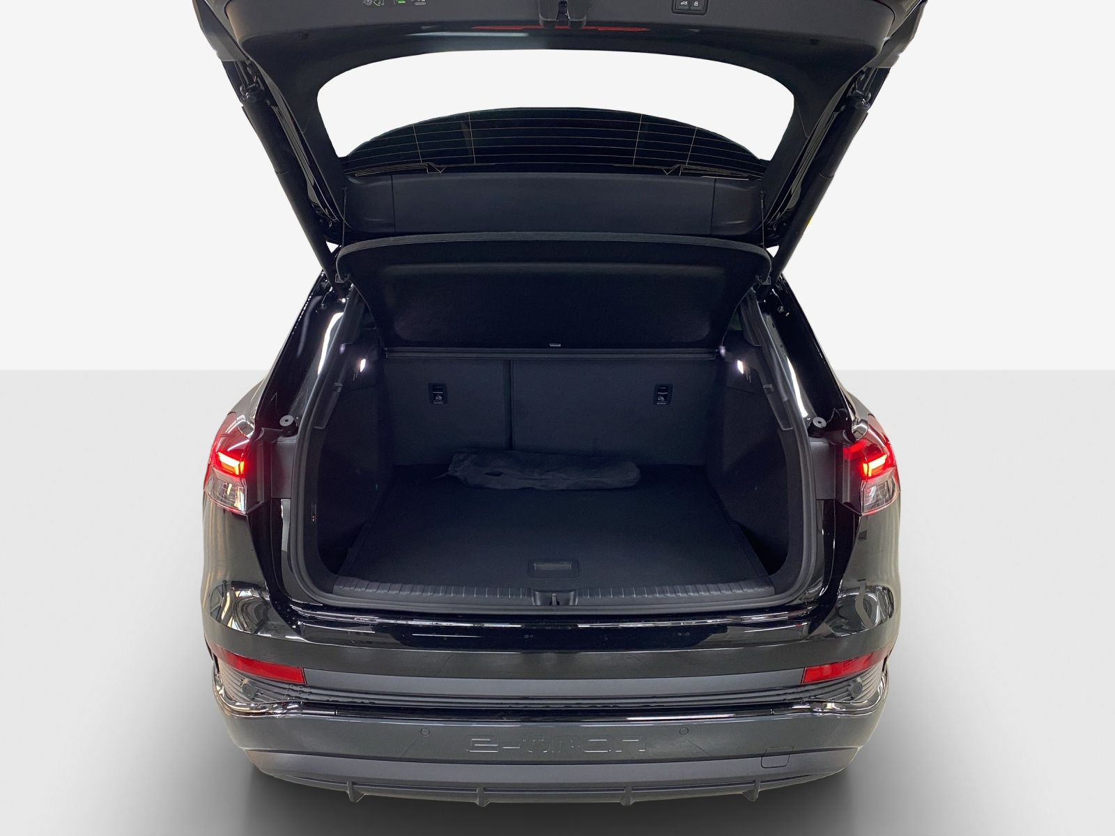 AUDI Q4 e-tron 45 Attraction quattro-image-12