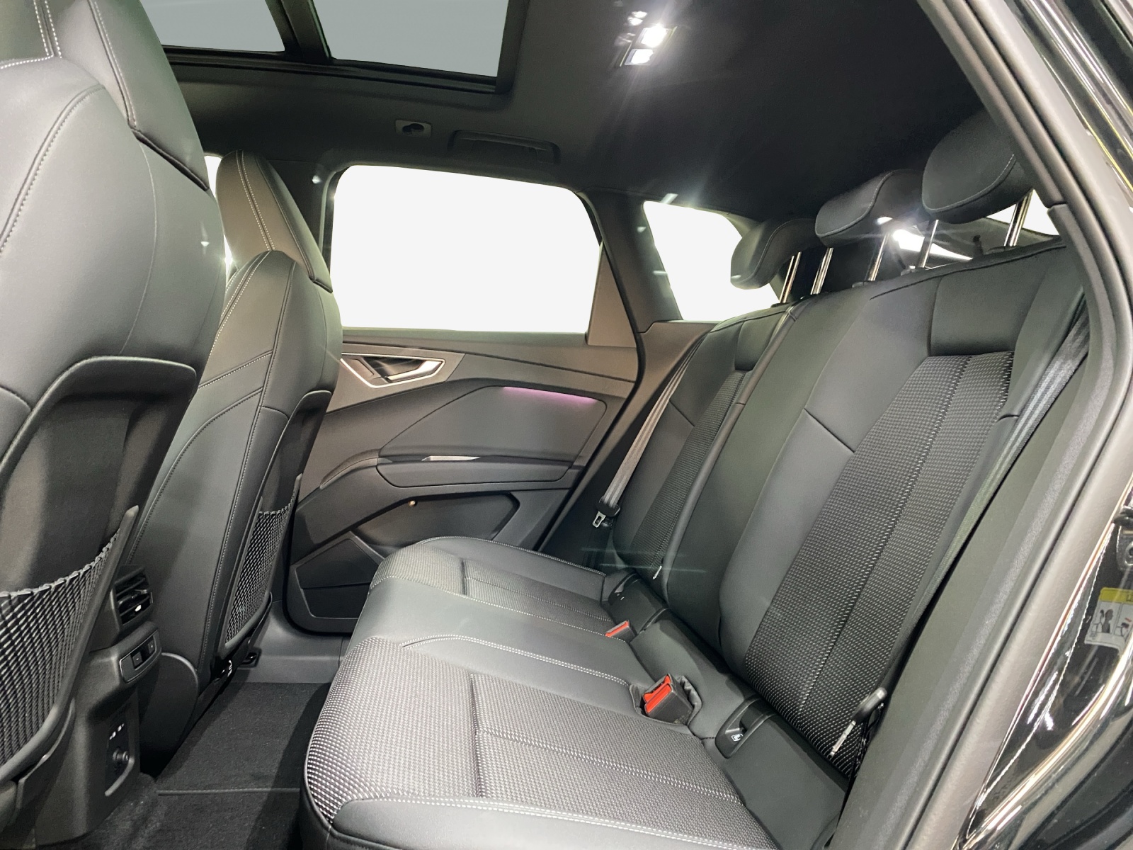 AUDI Q4 e-tron 45 Attraction quattro-image-11