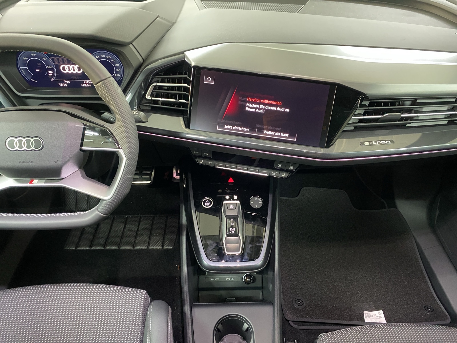 AUDI Q4 e-tron 45 Attraction quattro-image-10