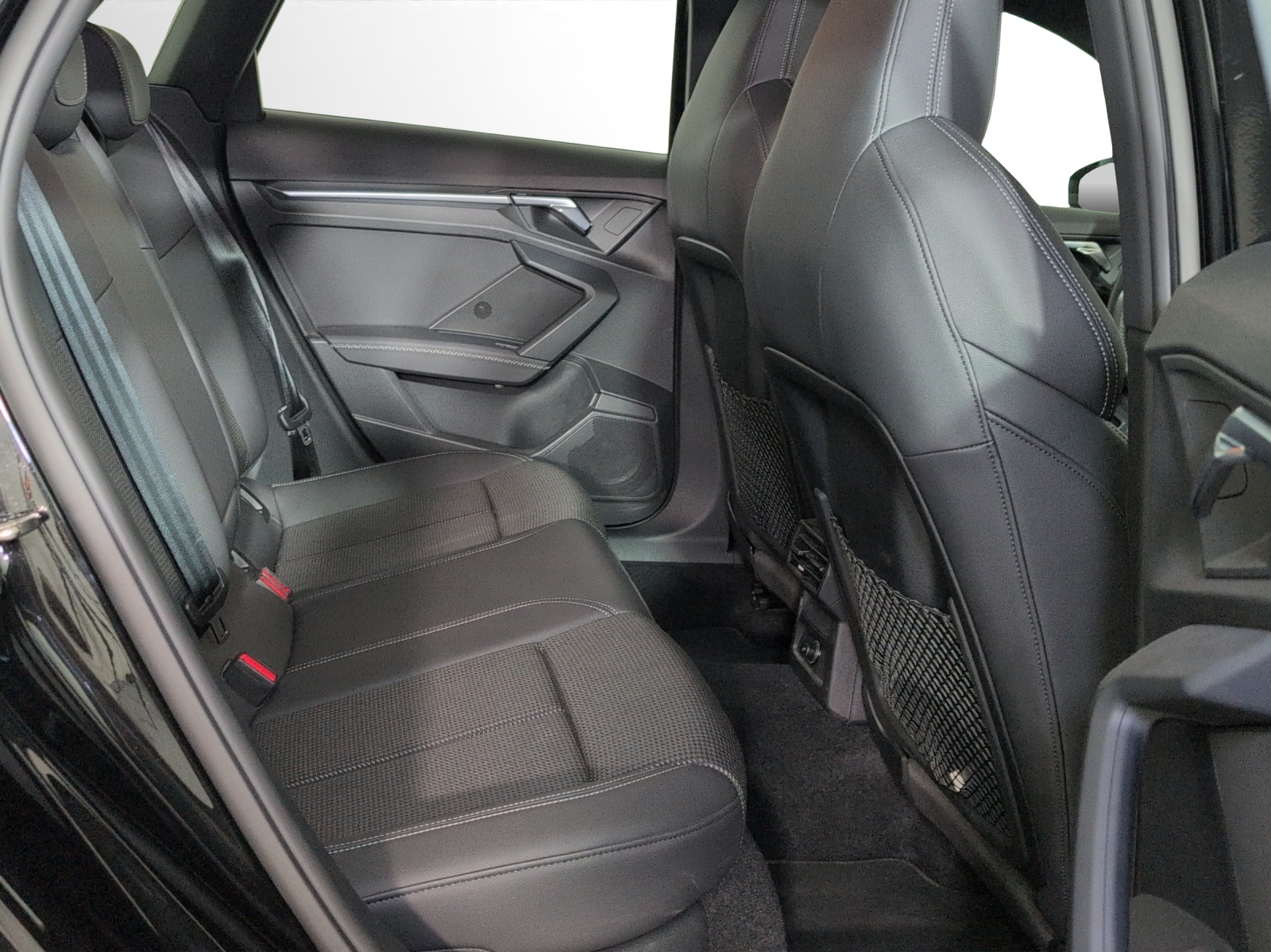 AUDI A3 Sportback 35 TFSI S line Attraction S-tronic-image-8